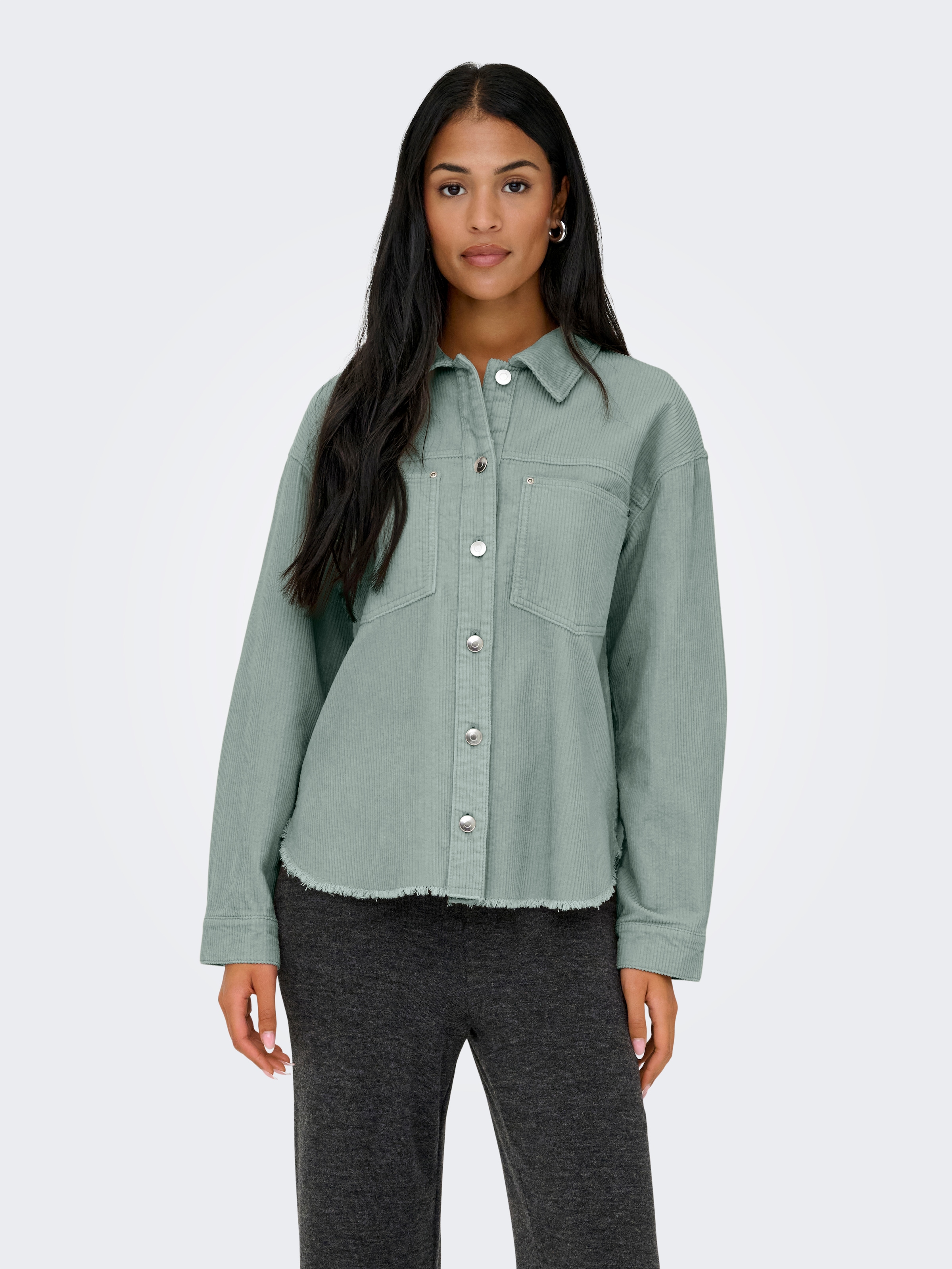 Image of ONLY Hemdbluse "ONLMAIKO-BITTEN L/S CORD SHACKET CC PNT" mit Brusttaschen, leicht ausgefranster Saum