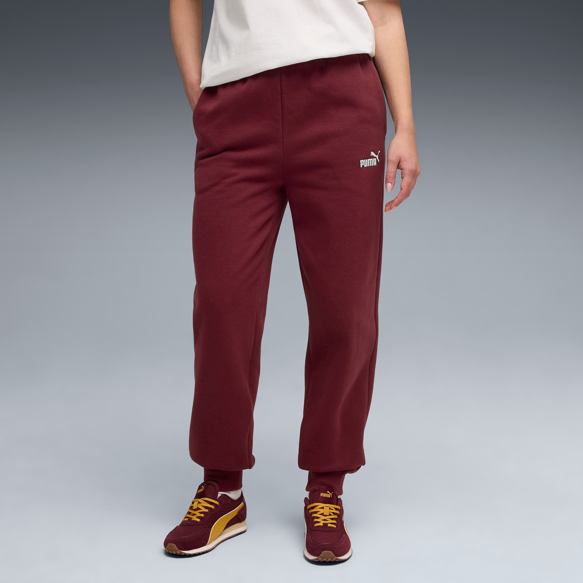 Image of PUMA Trainingshose "ESS SMALL NO. 1 LOGO COMFORT SWEATPANTS CL FL (S)" mit Eingrifftaschen, sportlicher Stil, komfortable Passform