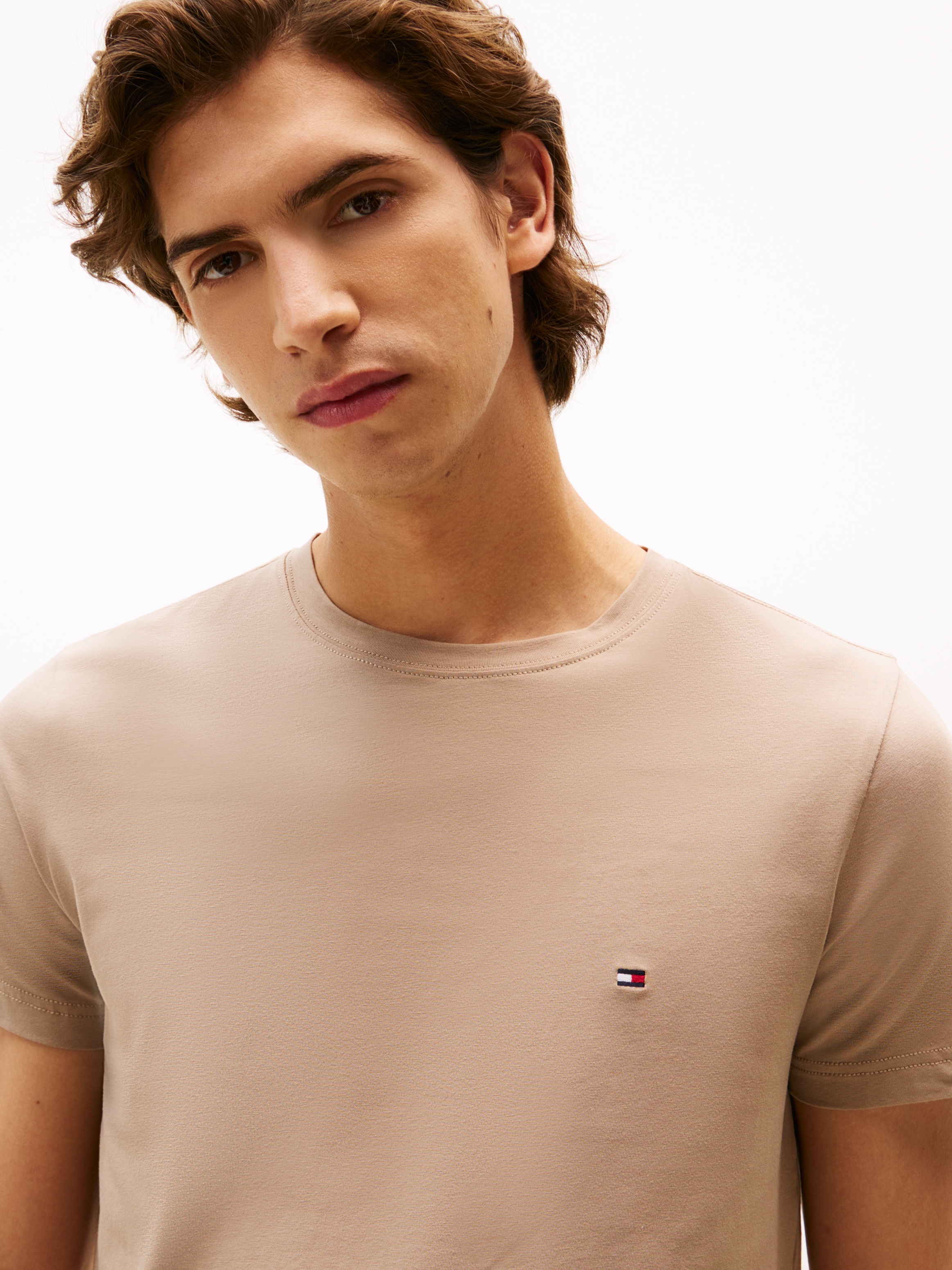 Tommy Hilfiger T-Shirt »STRETCH SLIM FIT TEE mit Rundhals und Logostickerei« unifarben, casual, slim fit, Baumwollmix, Rundhals