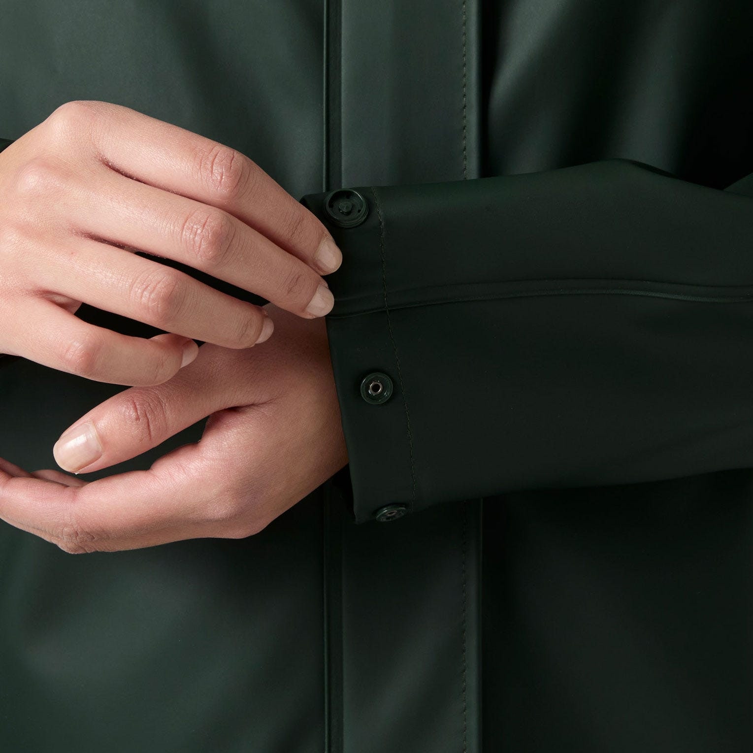 Helly Hansen Veste de pluie »W MOSS JACKET« avec capuche avec col montant, coupe-vent, tissu PU imperméable