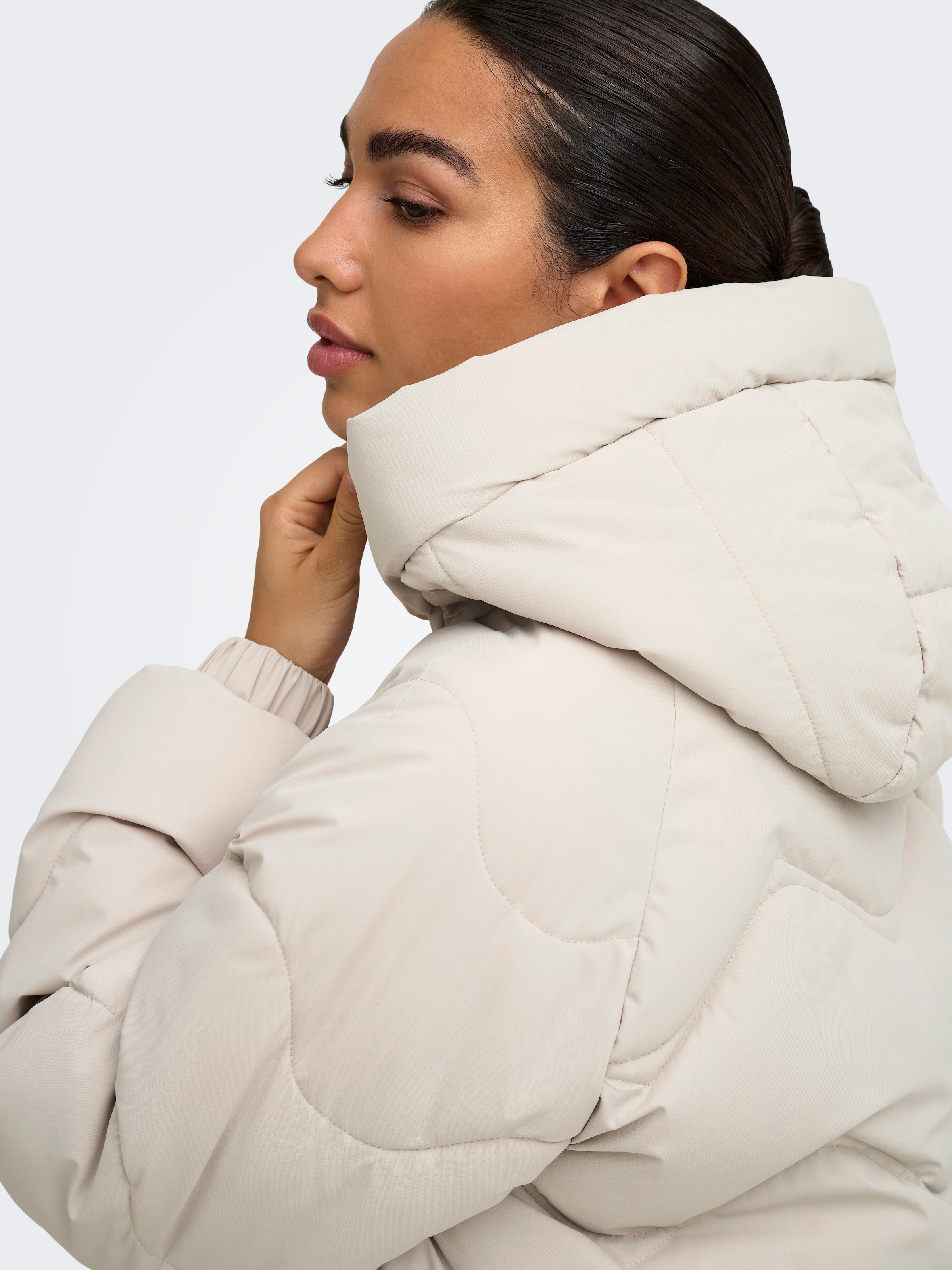 Image of JDY Steppjacke "JDYPOWER SHORT HOOD PUFFER OTW HAB" mit Kapuze Kunstfaser