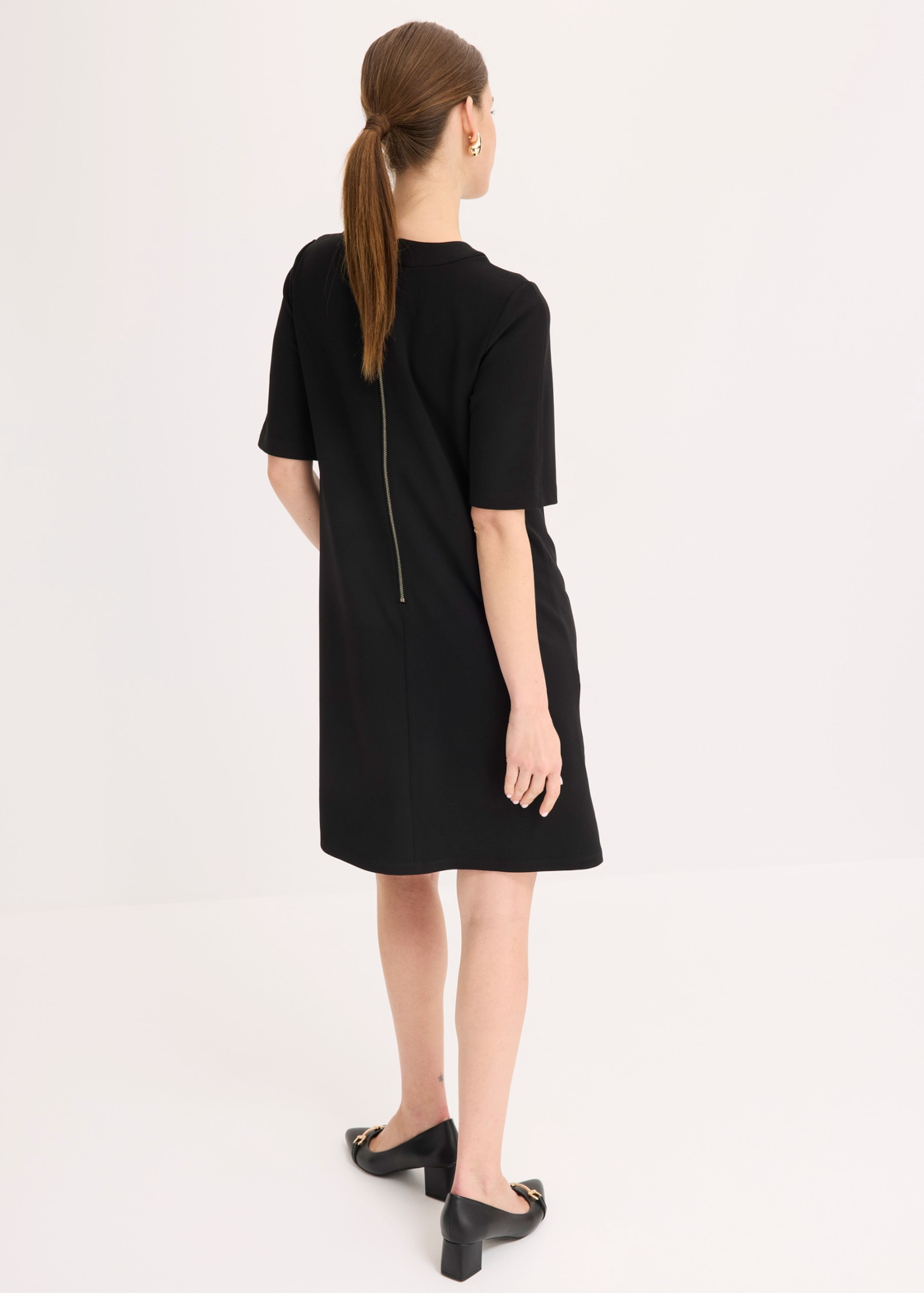 bonprix Robe midi coupe loose fit, manches courtes, en polyester et élasthanne, longueur midi