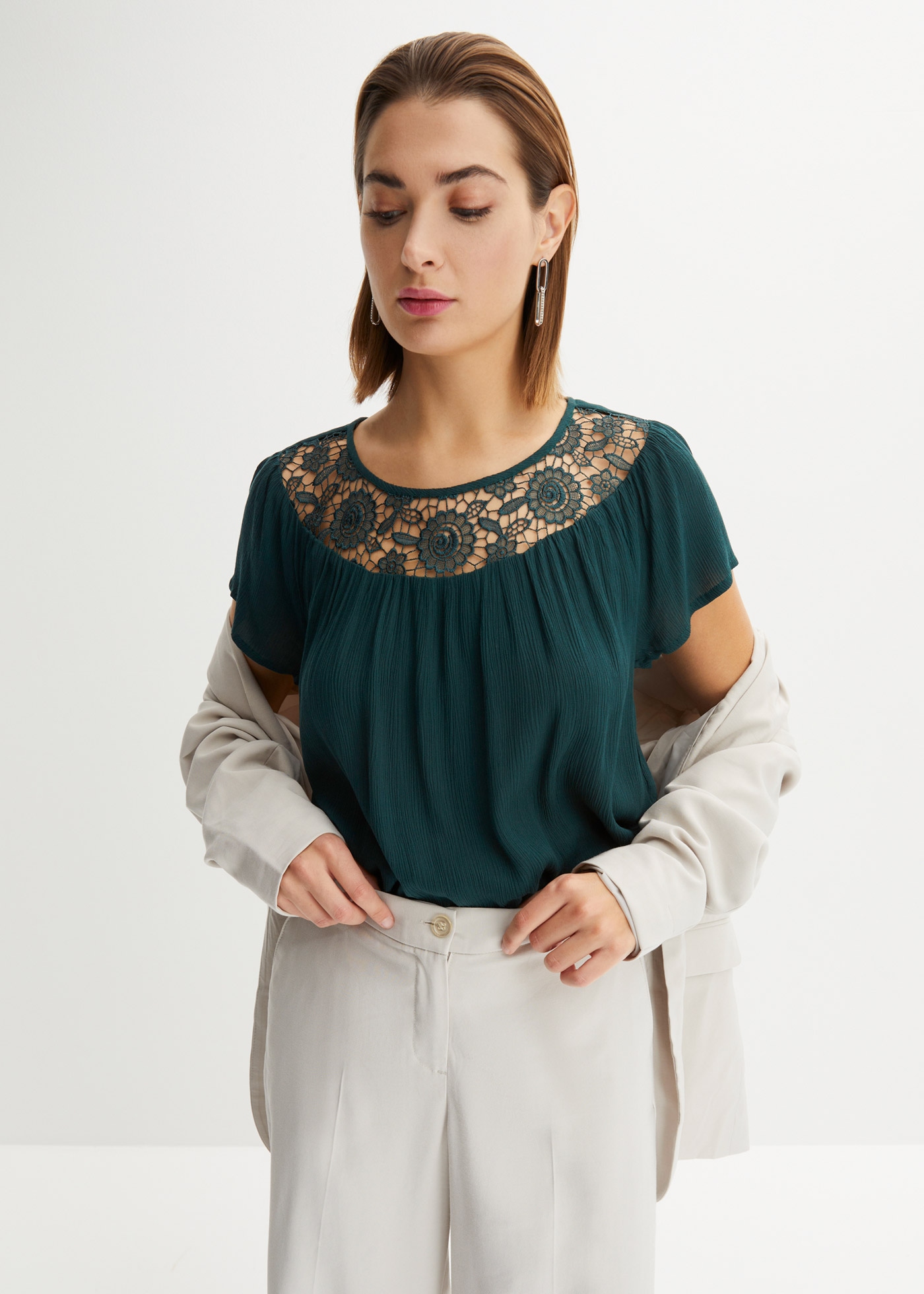 Image of bonprix Kurzarmbluse "Bluse aus reiner Viskose" bequeme Passform, Crêpe aus Viskose, mit tollem Spitzeneinsatz