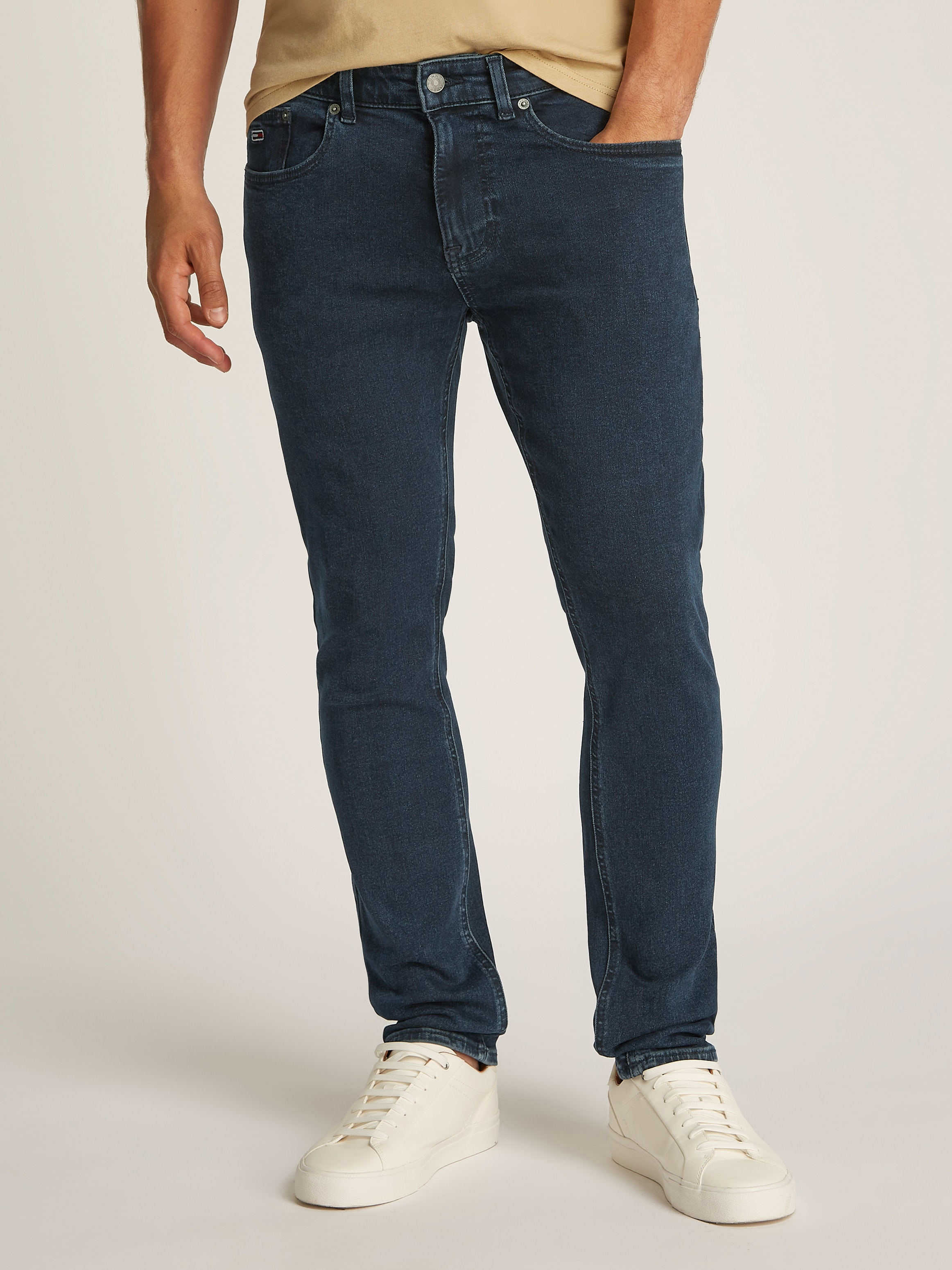 Tommy Jeans Tapered-fit-Jeans »Austim Slim Tapered«, mit Logostickereien