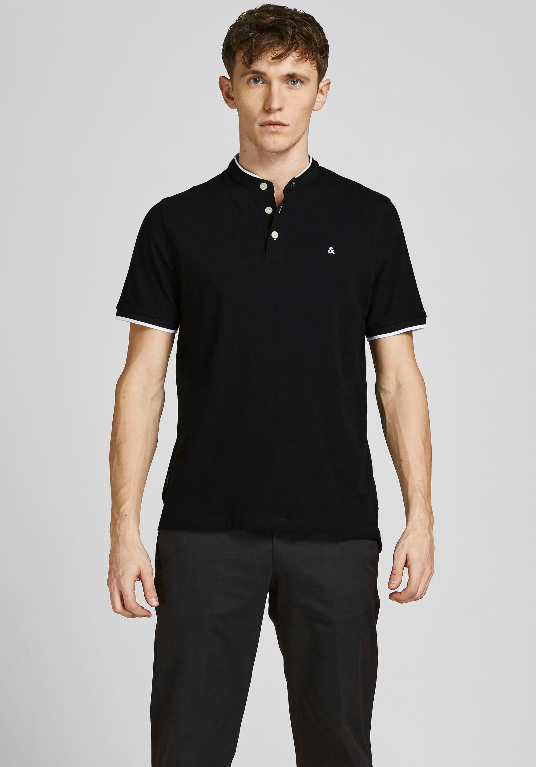 Image of Jack & Jones Kurzarmshirt "PAULOS MAO POLO" mit kontrastfarbiger Kante am schmalen Stehkragen und am Ärmelsaum