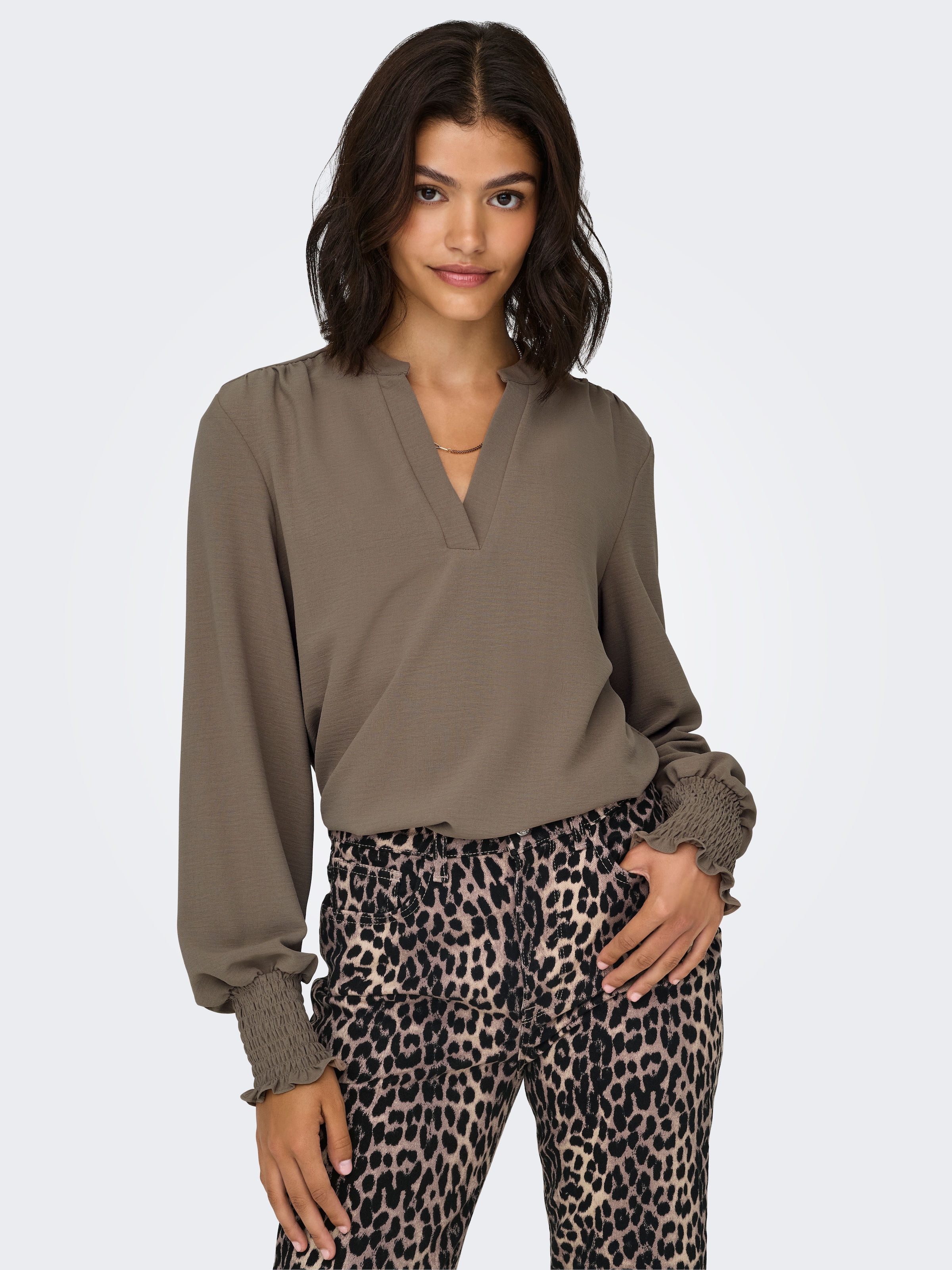 ONLY Blusenshirt »ONLMETTE V-NECK LS SMOCK TOP NOOS WVN«