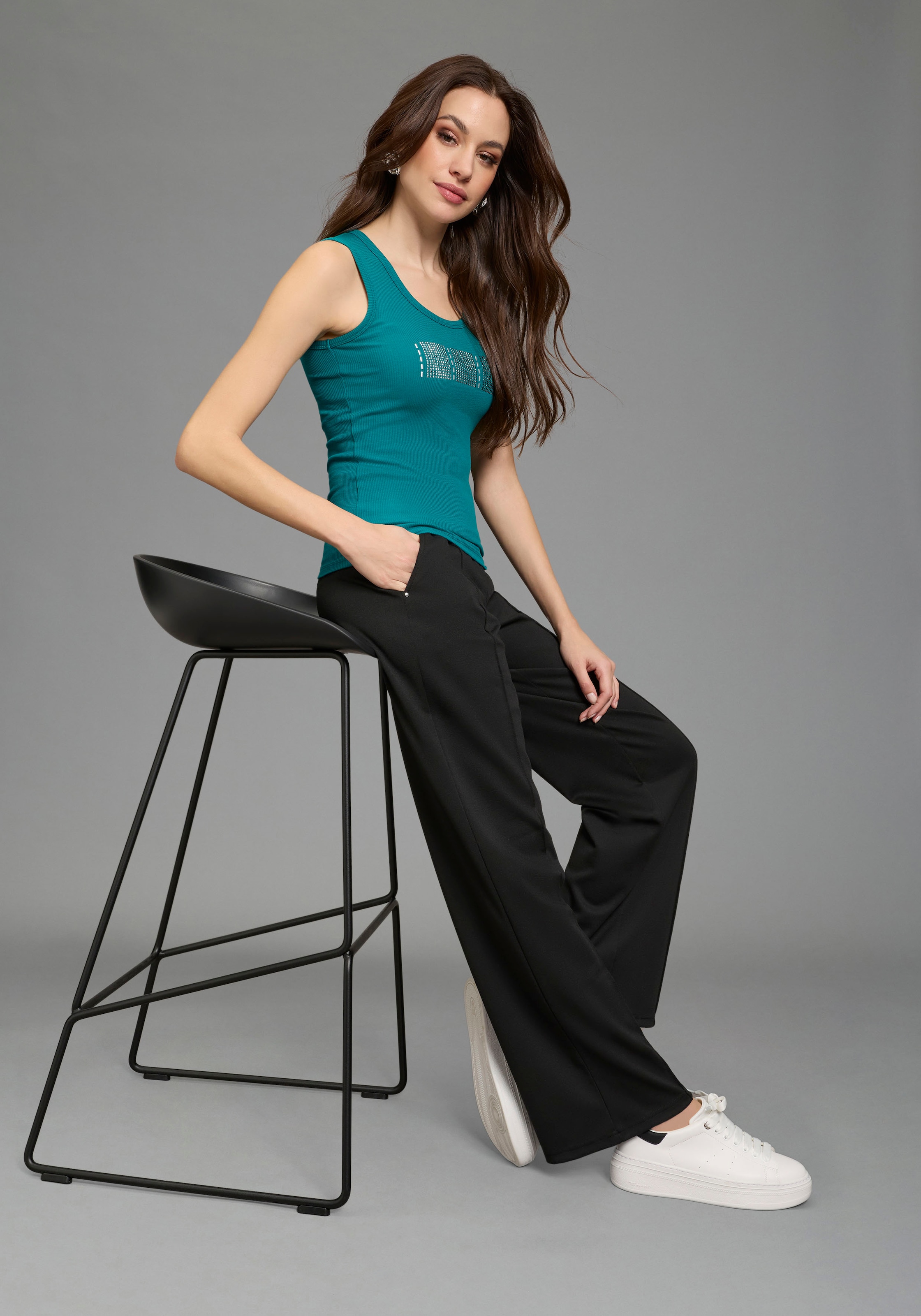 Bruno Banani Pantalon en jersey  in Anzug-Optik, moderner Wideleg-Shape, geprägtes Logo-Bündchen