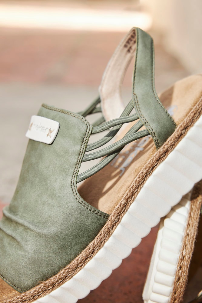 Rieker Plateausandale  , Keilsandalette, Sommerschuh mit Juterahmen an der Laufsohle