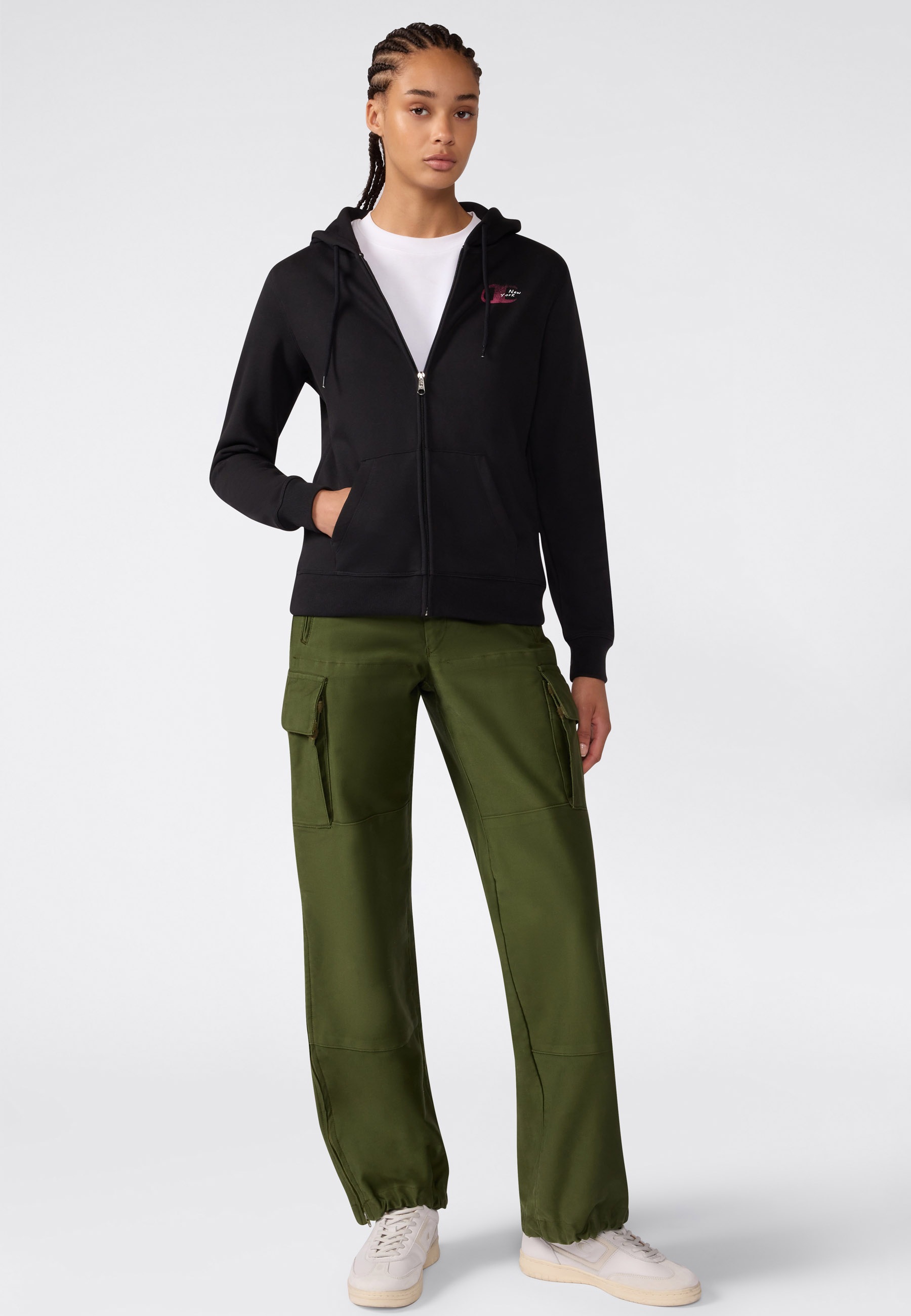 Champion Kapuzensweatjacke »SPORTWEAR ZIP-UP HOODIE Slim Fit« mit durchgehendem Reissverschluss, körpernahe Passform