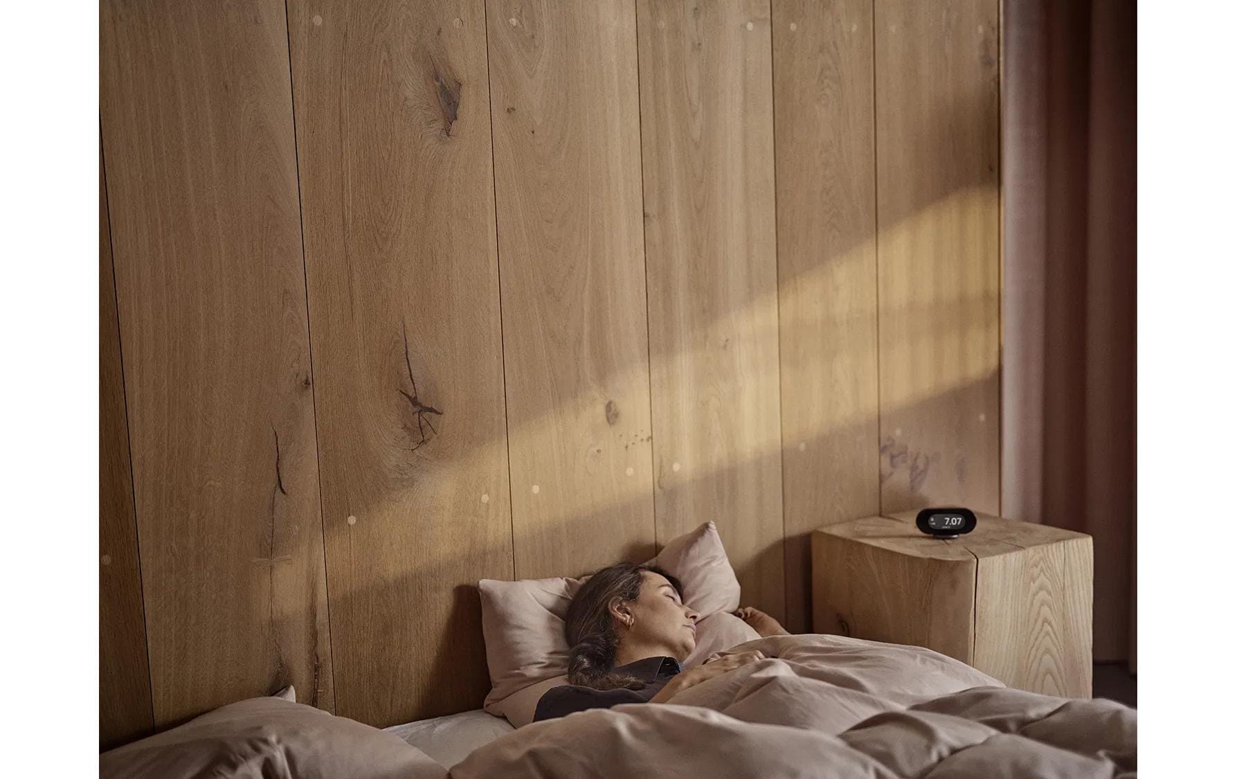 Jacob Jensen Wecker Kompakter digitaler Wecker mit E-Ink-Display