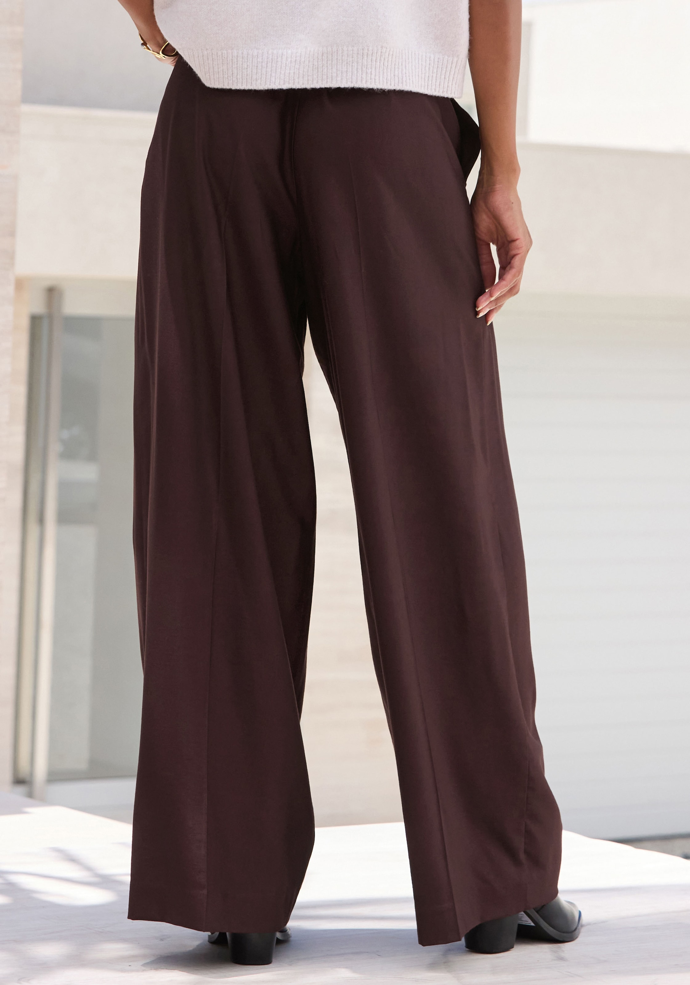 French Connection Pantalon à pinces »mit luftig-weitem Bein«  en tissu léger tissé avec viscose, pantalon d'été, style casual-chic