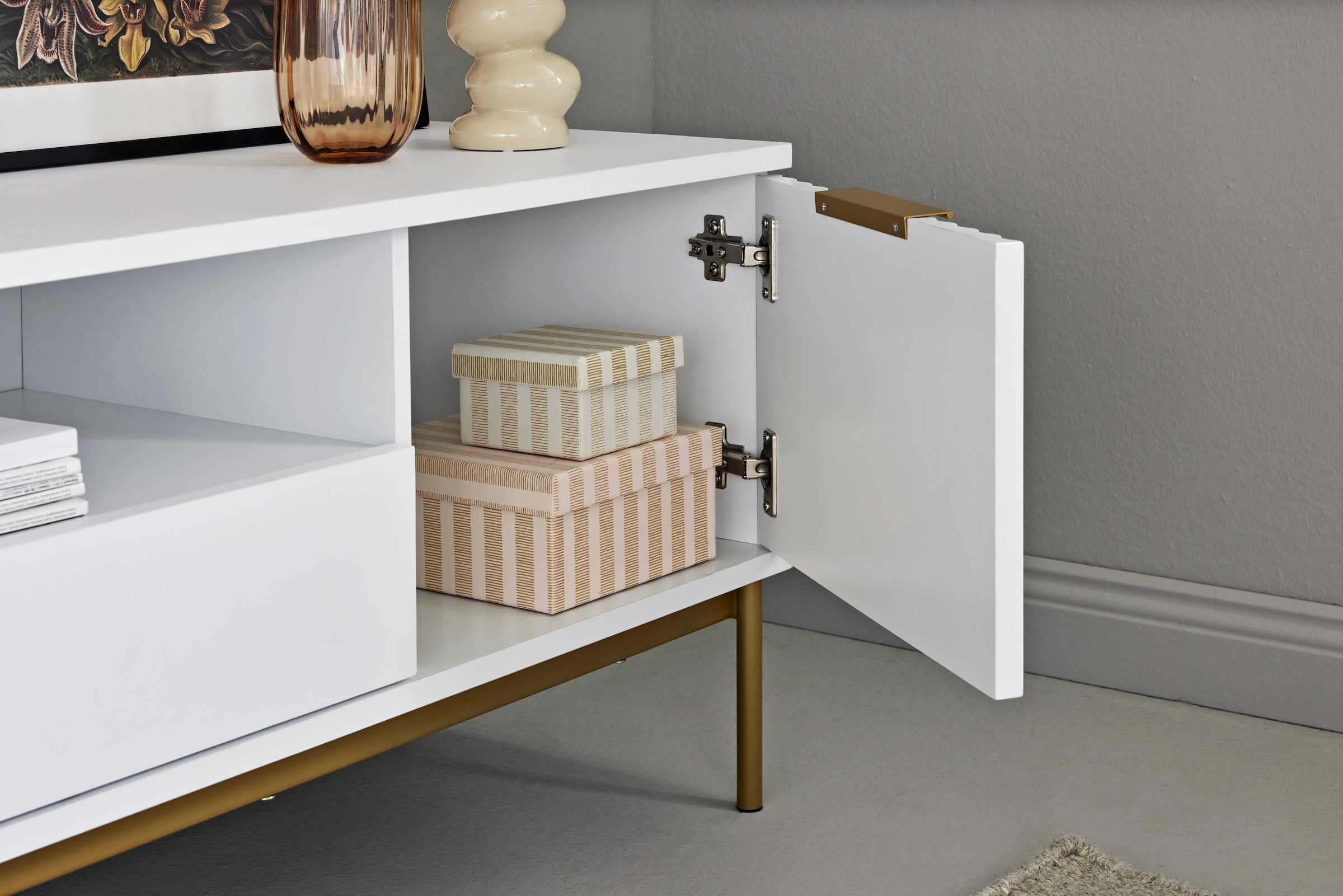 Jahnke TV-Board »CARVE TV 140« 1 Stk. tlg. Edle Gold-Applikationen, Fronten in Wellendesign, 140 cm