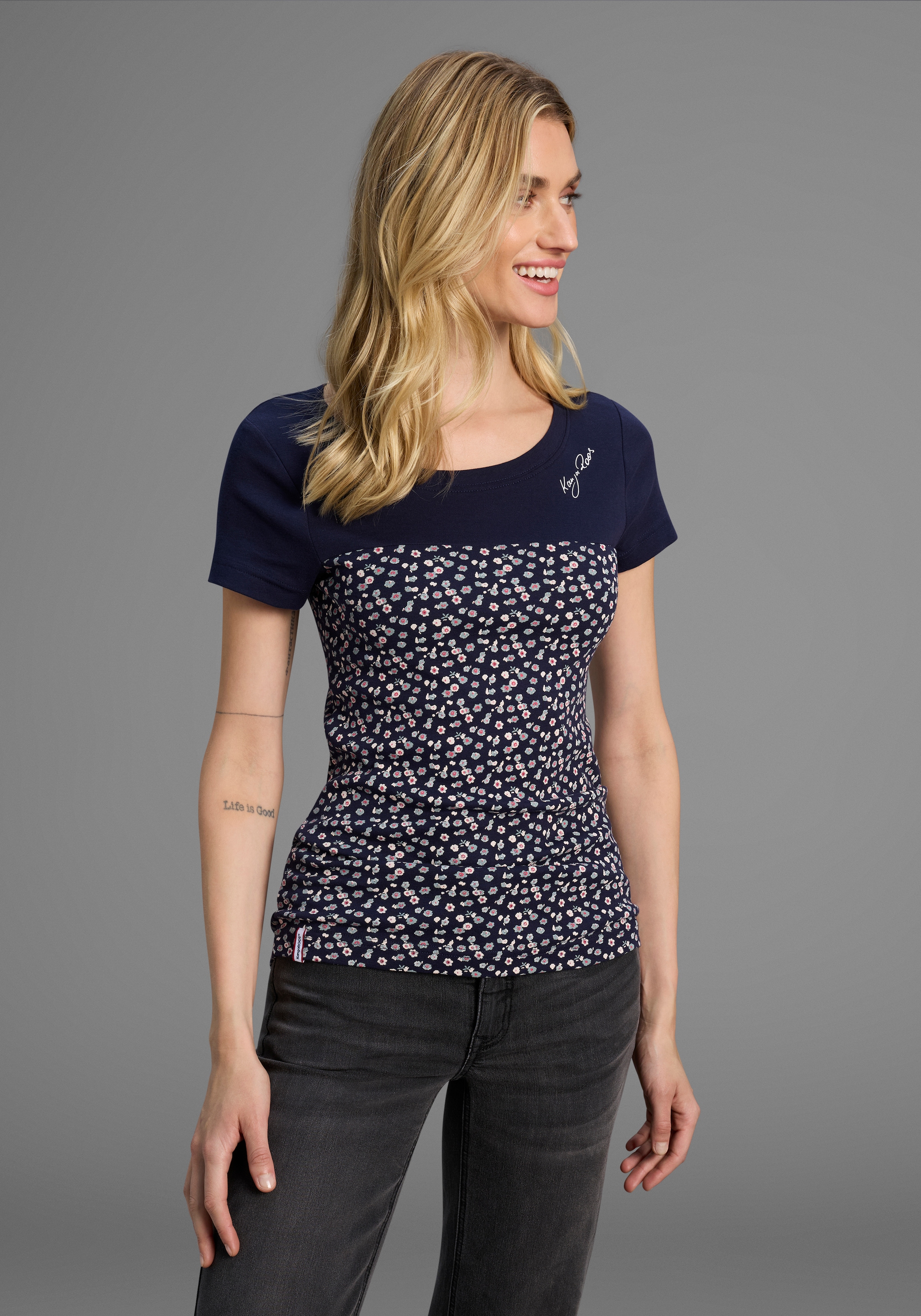 Image of KangaROOS T-Shirt Kurzarm, sehr figurbetonte Passform, aus Baumwolle