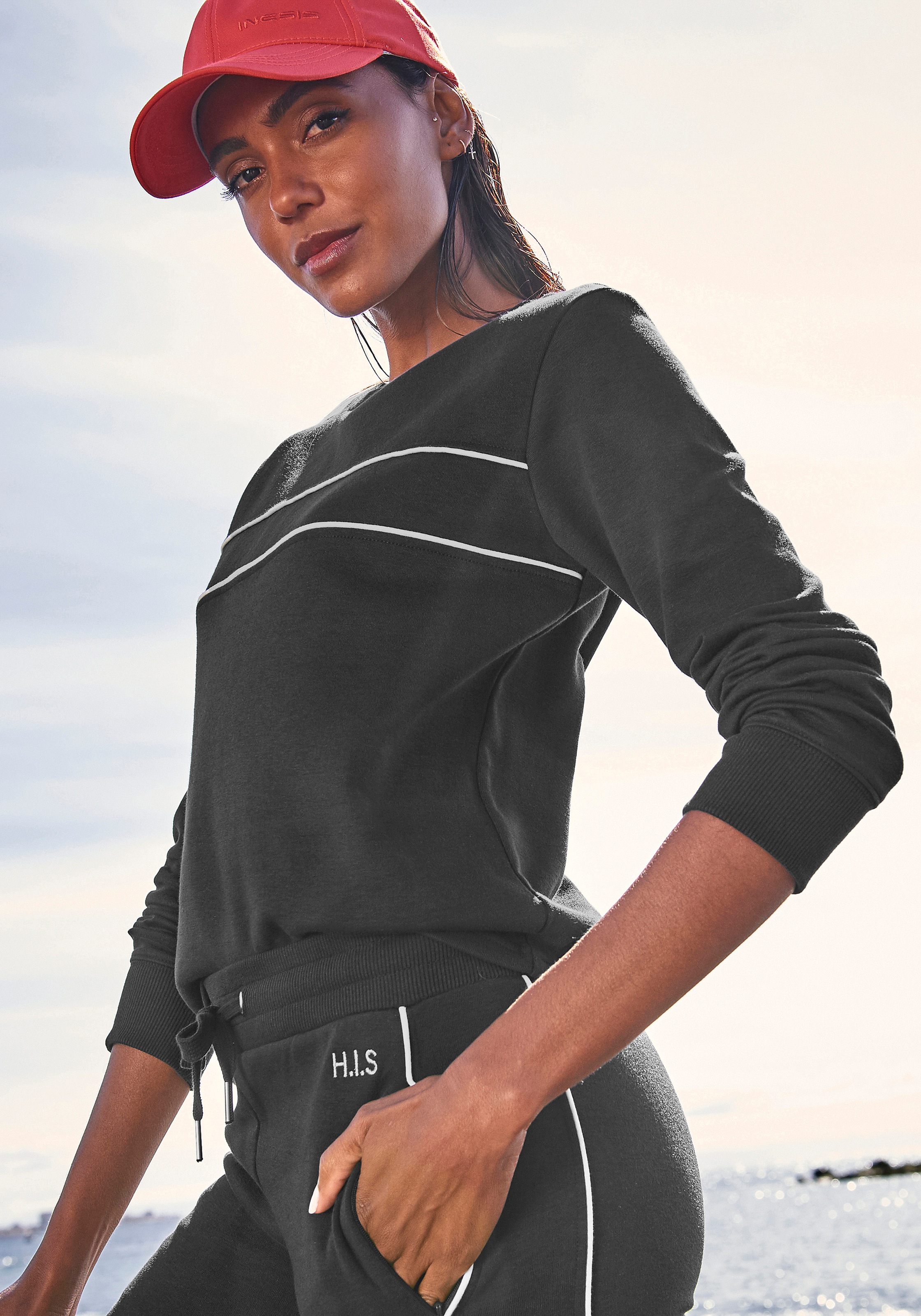 Image of H.I.S Sweatshirt, mit Piping auf der Brust, Loungewear