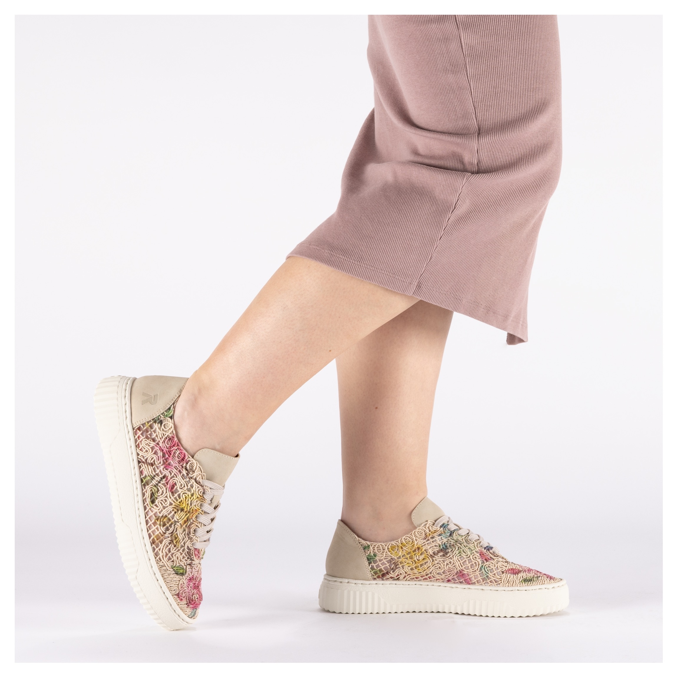 Rieker Baskets à plateforme  chaussure à lacets, chaussure basse en finition vegan
