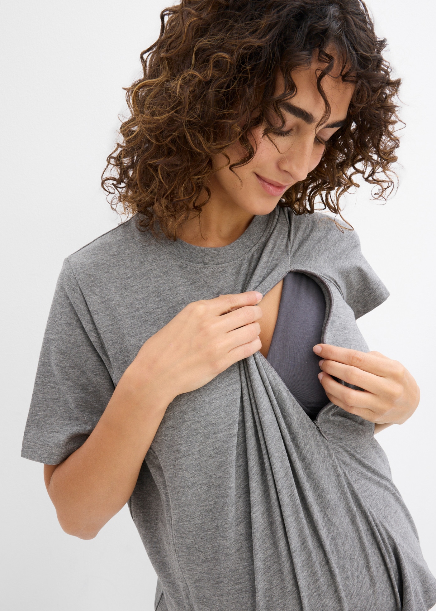 bonprix T-shirt de grossesse avec fermetures éclair pour l'allaitement, col rond, manches courtes