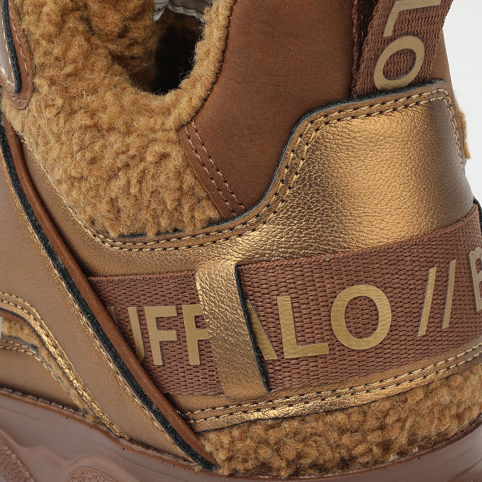 Buffalo Baskets à plateforme »CLD CHAI WARM«  Chaussure à lacets, chaussure basse, sneaker décontractée avec garniture en fausse fourrure