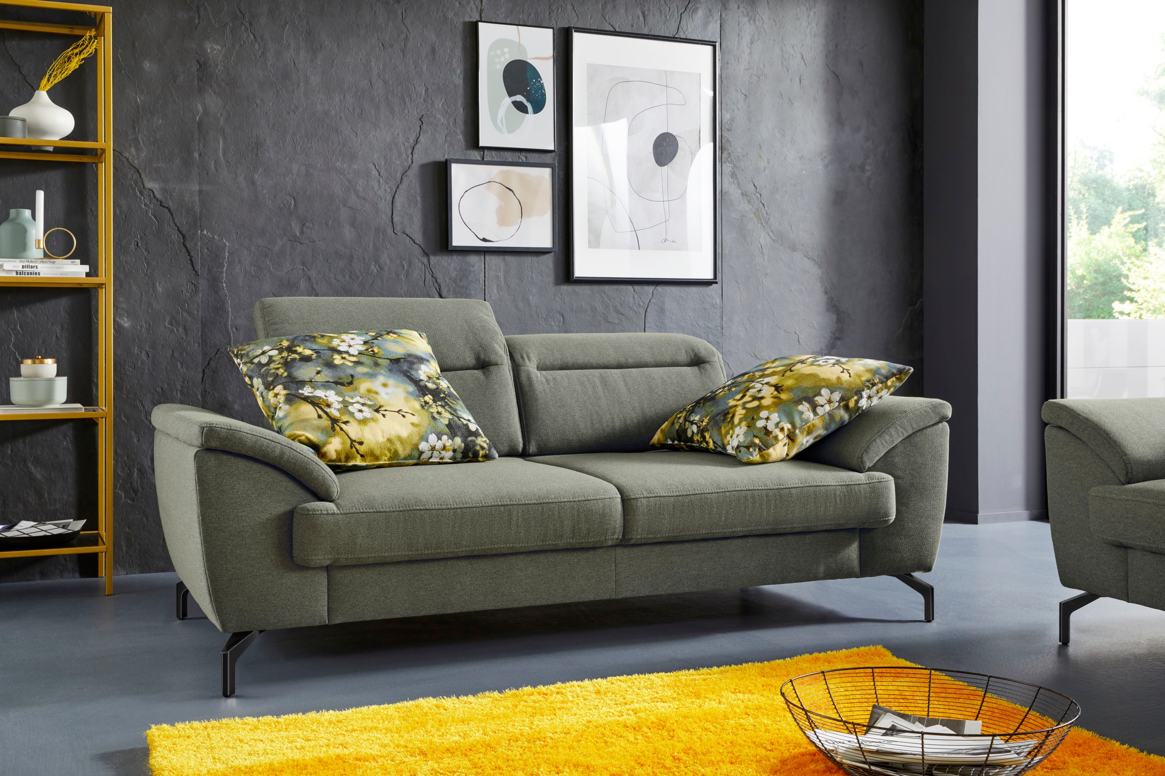 Image of sit&more 2,5-Sitzer, 15 cm Fusshöhe, inklusive Sitztiefenverstellung, wahlweise Kopfteilverstellung, wahlweise in 2 unterschiedlichen Fussfarben bei Ackermann Versand Schweiz