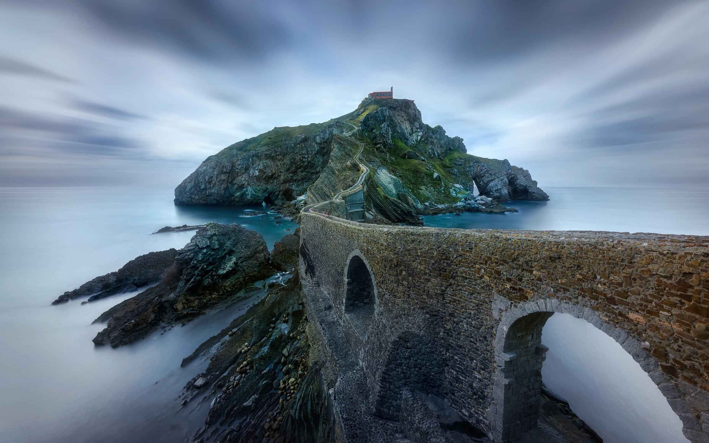 Image of Papermoon Fototapete »Photo-Art JESUS M GARCIA, SPIELE VON THRONES - DRAGONSTONE ISLAND SAN JUAN DE GAZTELUGAT«, Vliestapete, hochwertiger Digitaldruck, inklusive Kleister bei Ackermann Versand Schweiz