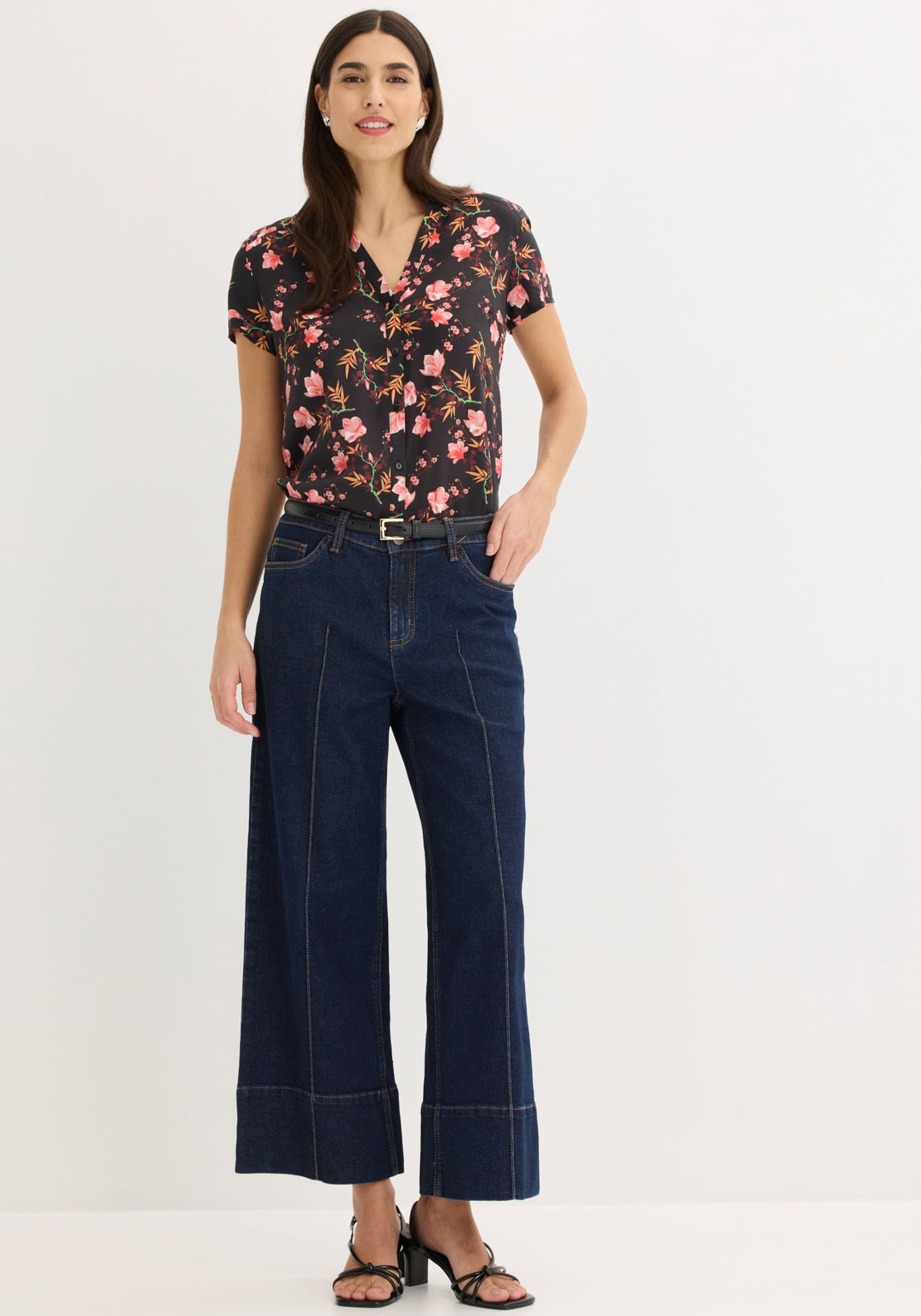 bonprix Blouse à manches courtes Regular Fit, für Businessmode, aus Viskose, feminin gestaltet