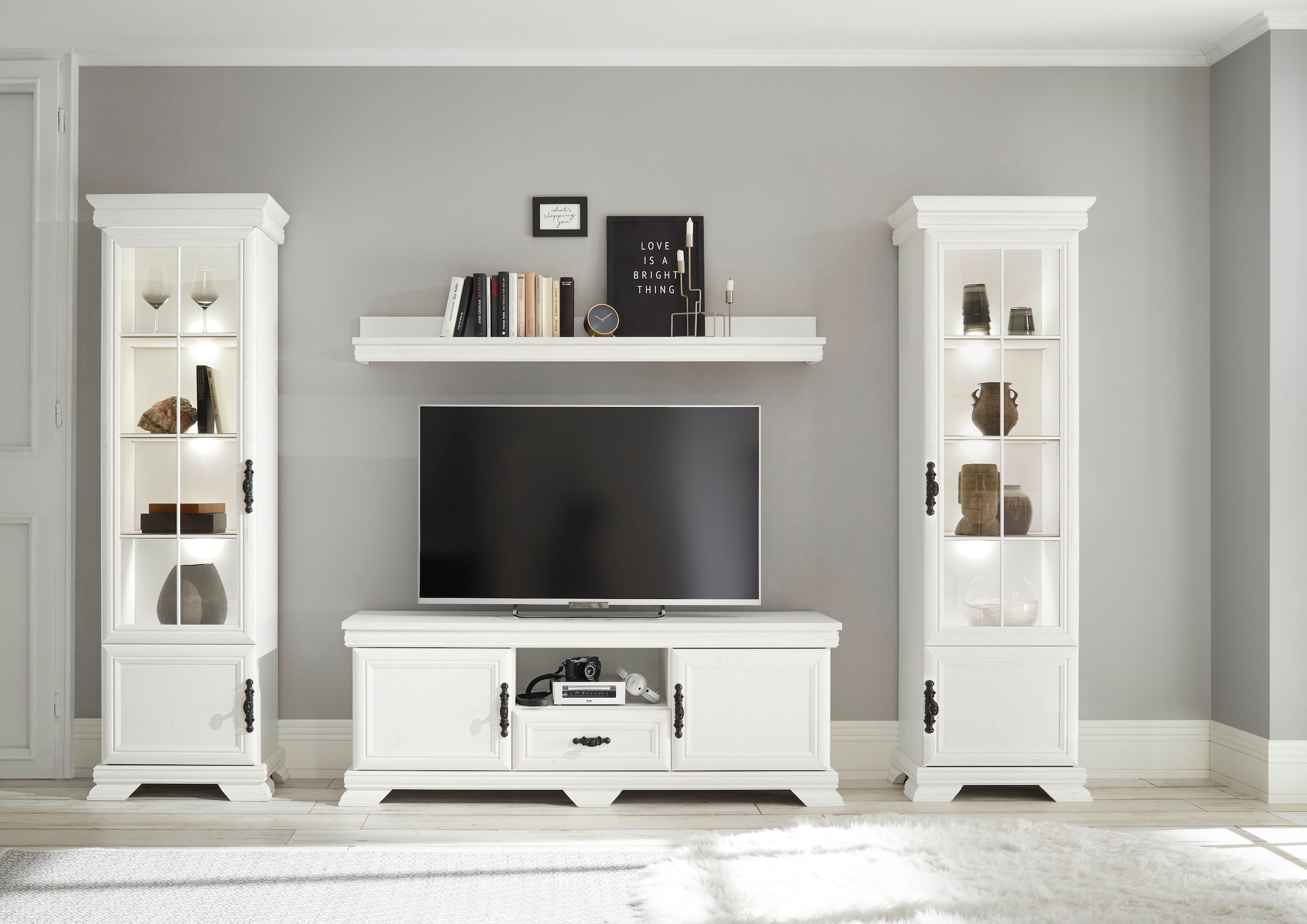 Home affaire Wohnwand »Royal«, (4 St., bestehend aus 2 Vitrinen, 1 Lowboard und 1 Wandboard), exclusiv Design im Landhausstil