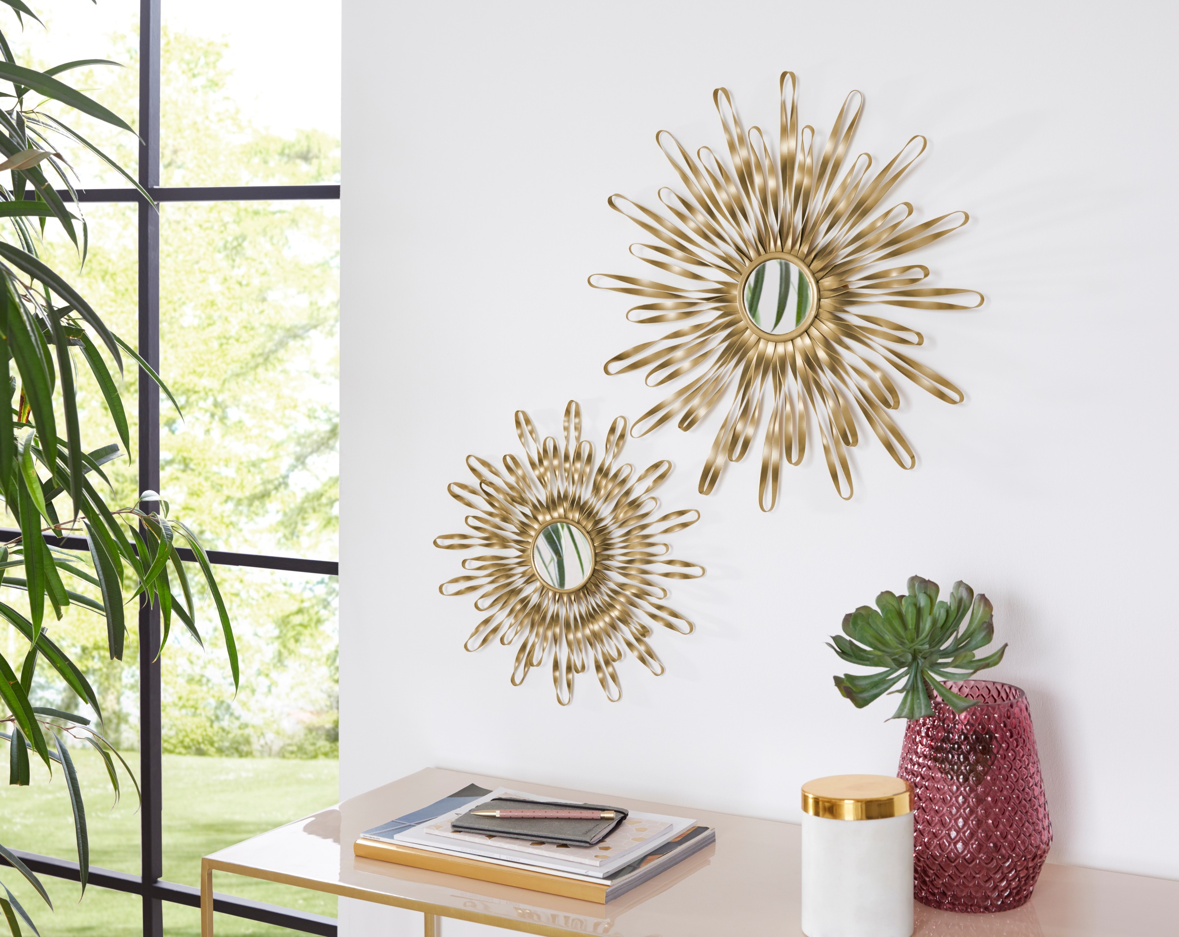 Image of GOODproduct Wanddekoobjekt "Sonne, goldfarben, im 2er Set: 35 und 46cm" Wanddekoration aus Metall mit kleinem Spiegel in der Mitte