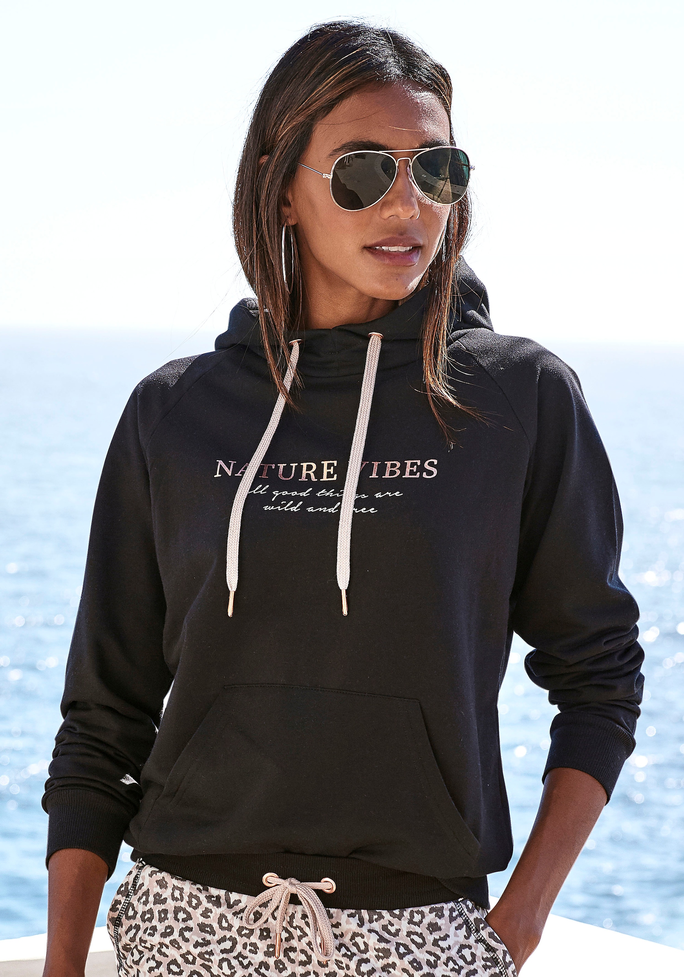 Image of LASCANA Hoodie, mit Kängurutasche, Loungewear
