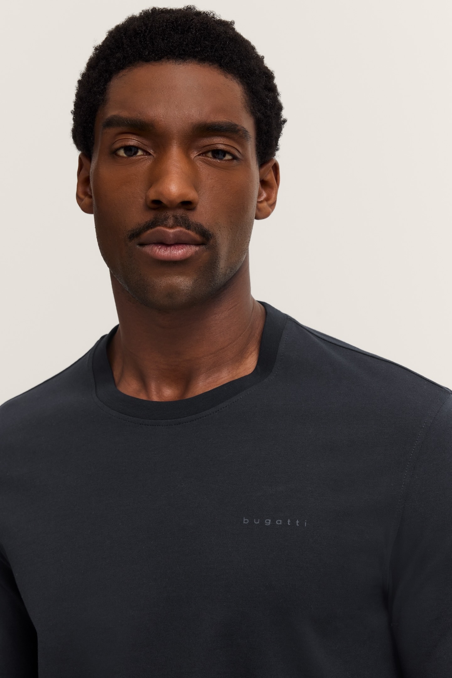 bugatti Sweat-shirt long »Rundhals«, im Modern Fit aus Baumwolle
