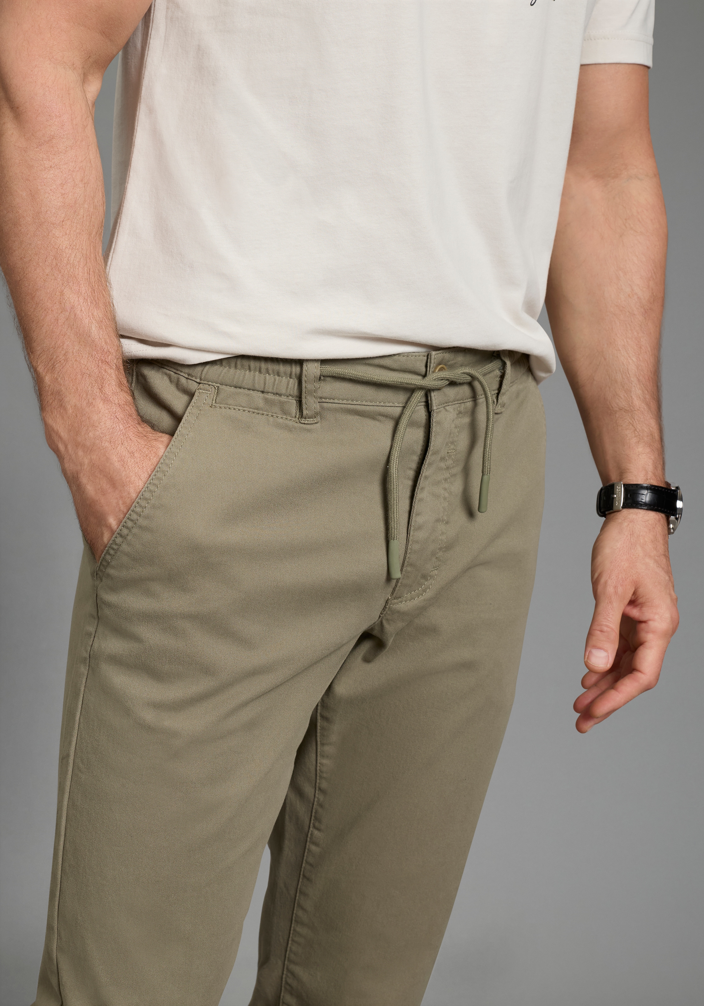 Man's World Dehnbund-Hose »Dehnbund Chino«  gerade geschnitten, mit Eingrifftaschen und Gesässtaschen, unifarben