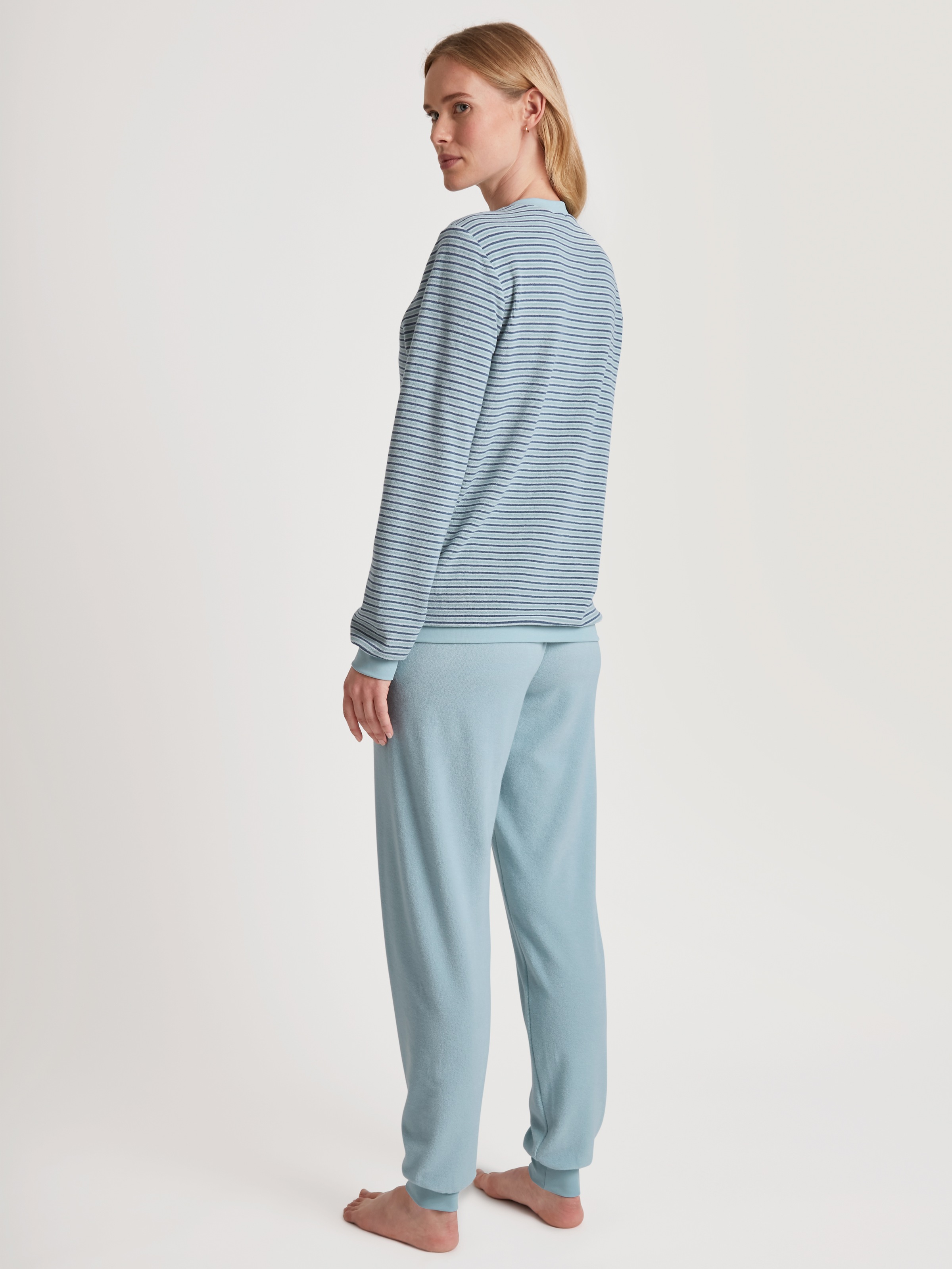 CALIDA Schlafanzug »Soft Dreams«, (2 tlg.), mit zartem Ringel-Design