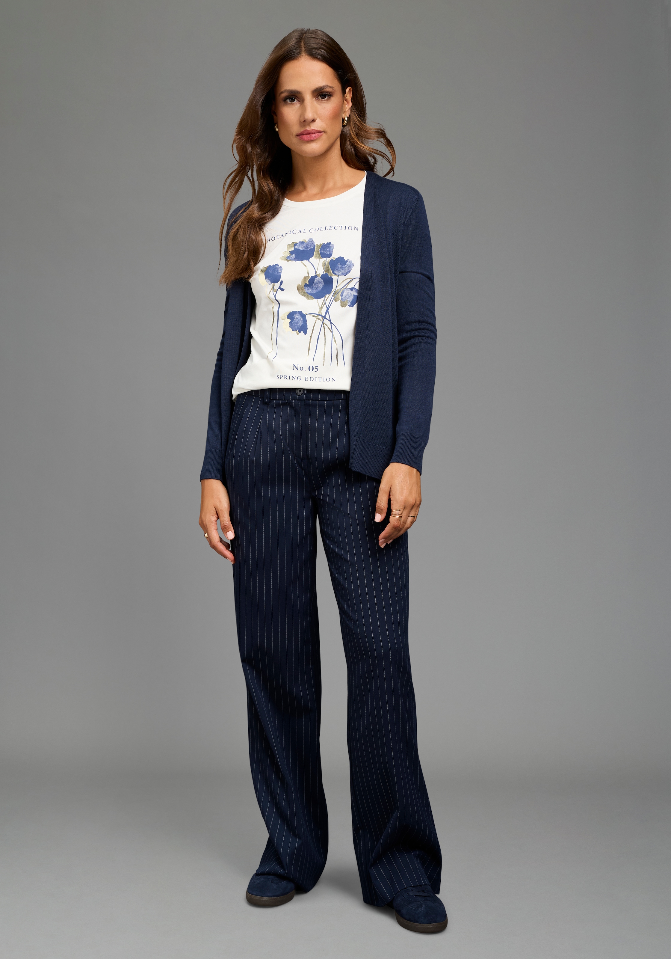 Laura Scott 3/4-Arm-Shirt »mit floralem Frontprint« und figurumspielende Passform, Rundhalsausschnitt ohne Kragen