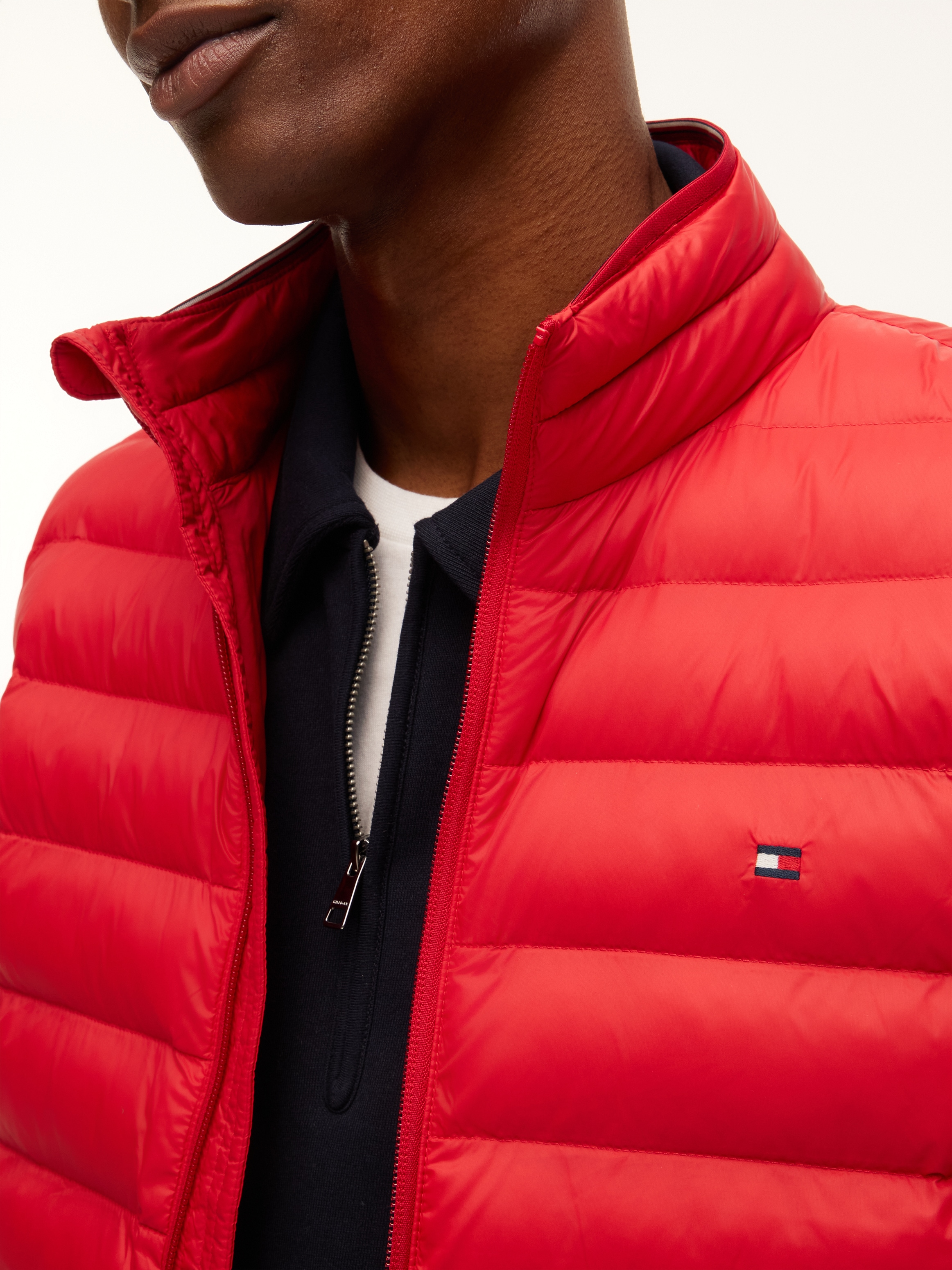 Tommy Hilfiger Gilet matelassé »PACKABLE RECYCLED VEST« avec broderie du logo