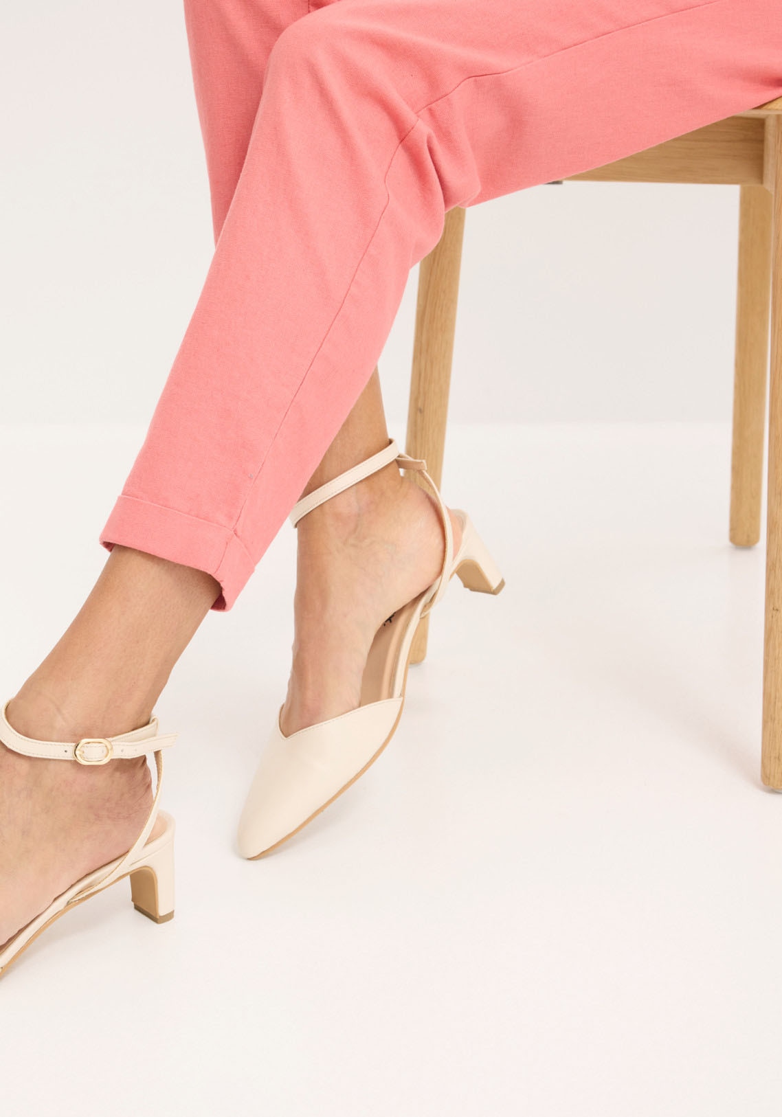 bonprix Pantalon en lin »Leinenhose«  en lin et coton, coupe Regular Fit, avec ceinture élastique