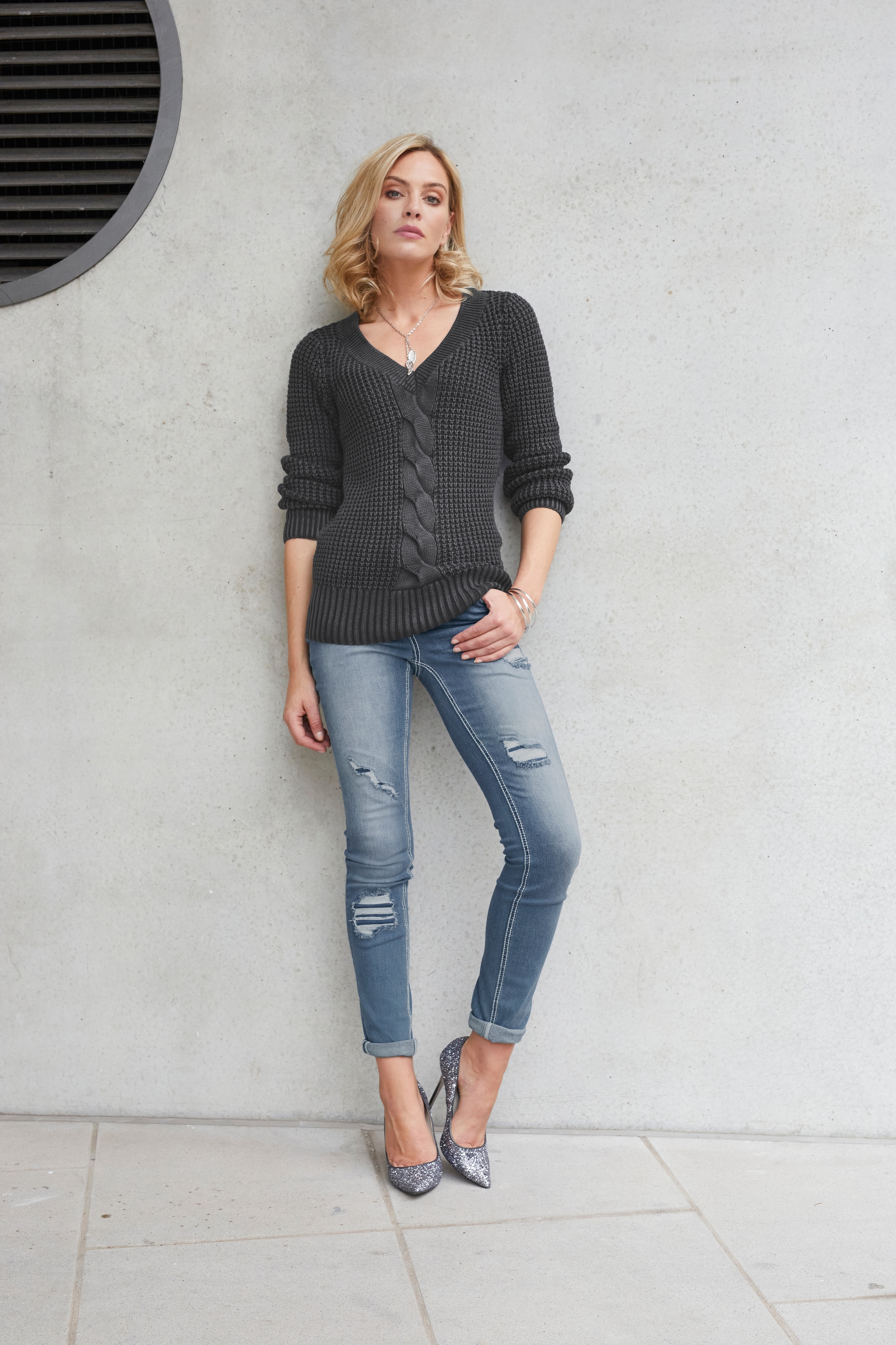 Arizona Slim-fit-Jeans Mid sur »mit schräger Waist Knopfleiste«, Trouver sichtbarer