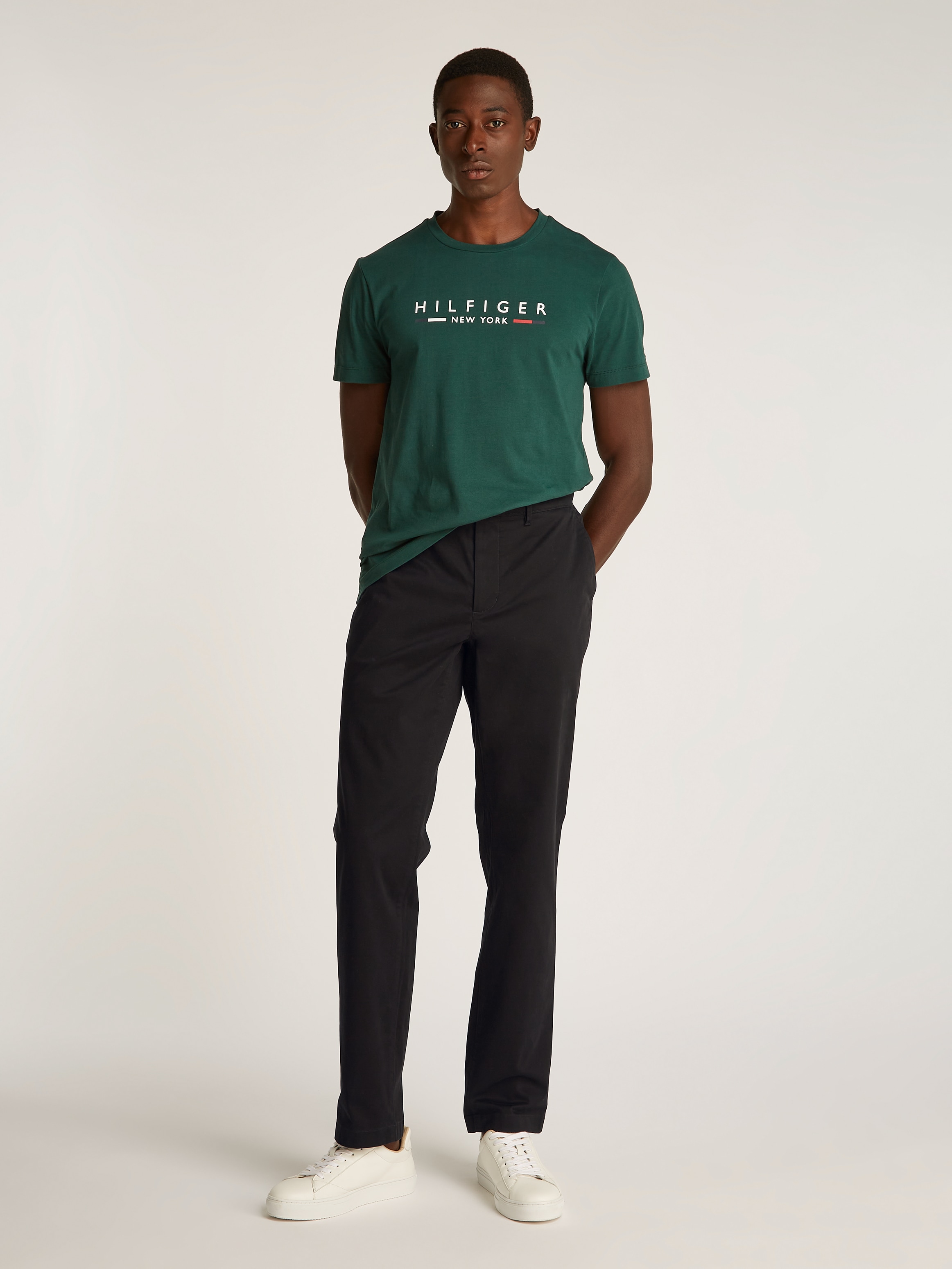 Tommy Hilfiger Chinohose »DENTON CHINO SATIN«, mit Gesässtaschen mit Knopf, Logostickerei