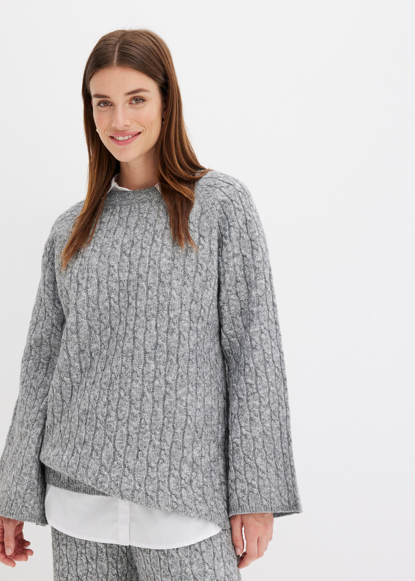 Image of bonprix Strickpullover "Oversize-Pullover mit Zopfmuster" aus Polyester und Wolle, mit Rundhalsausschnitt, mit Zopfmuster