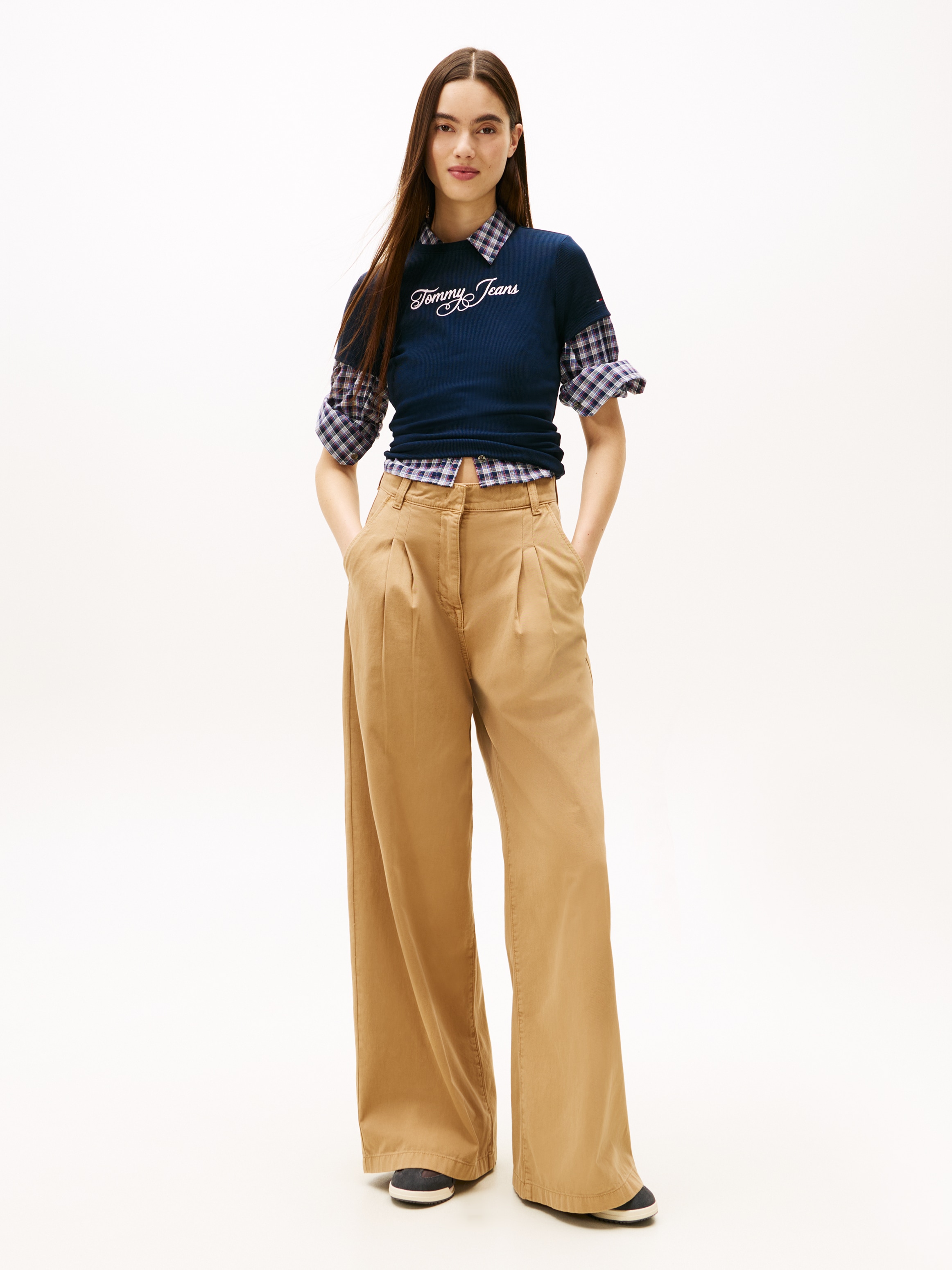 Tommy Jeans Kurzarmshirt »TJW SLIM ESS LOGO 1 RIB TEE EXT« in gerippter Struktur