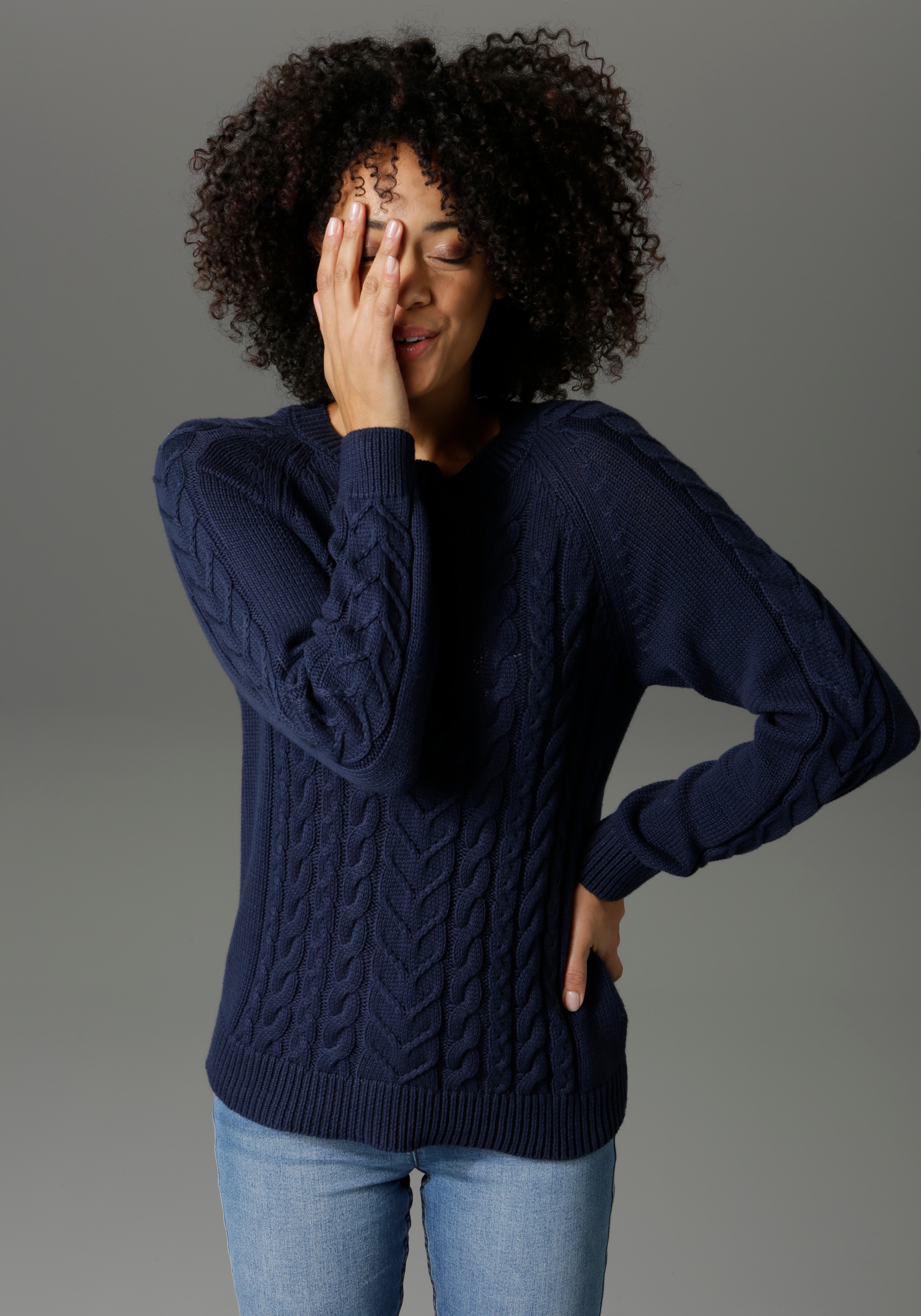 Image of Aniston CASUAL Rundhalspullover, mit Zopfmustern verziert bei Ackermann Versand Schweiz