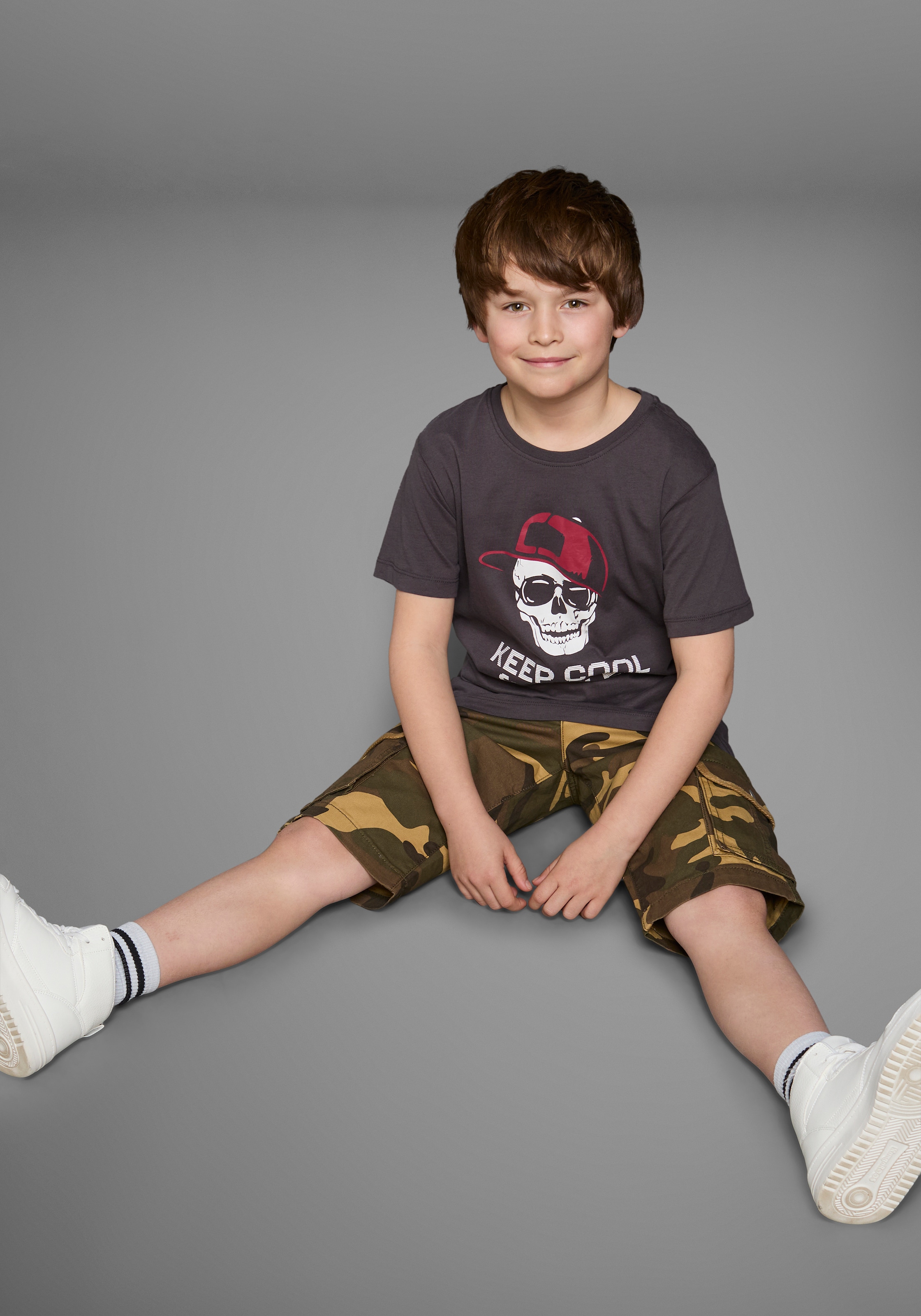 KIDSWORLD T-Shirt »Mit Sprüche-Print: KEEP COOL...«, kurzärmelig, basic geschnitten, Rundhalsausschnitt, aus Baumwolle