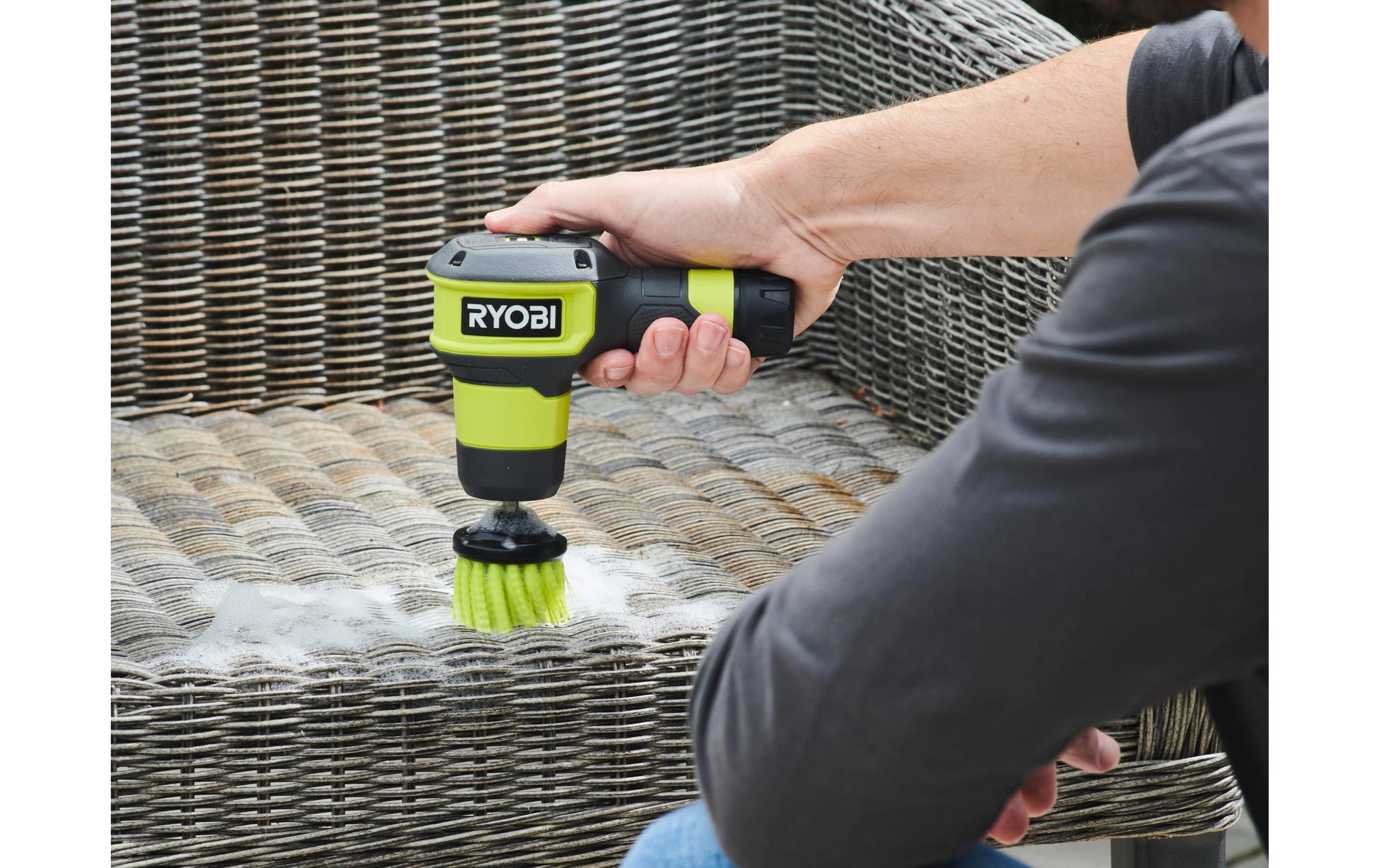 RYOBI Akku-Oberflächenbürste »RYOBI RSCR4« Kompaktes Akku-Scheuergerät mit rotierendem Bürstenkopf