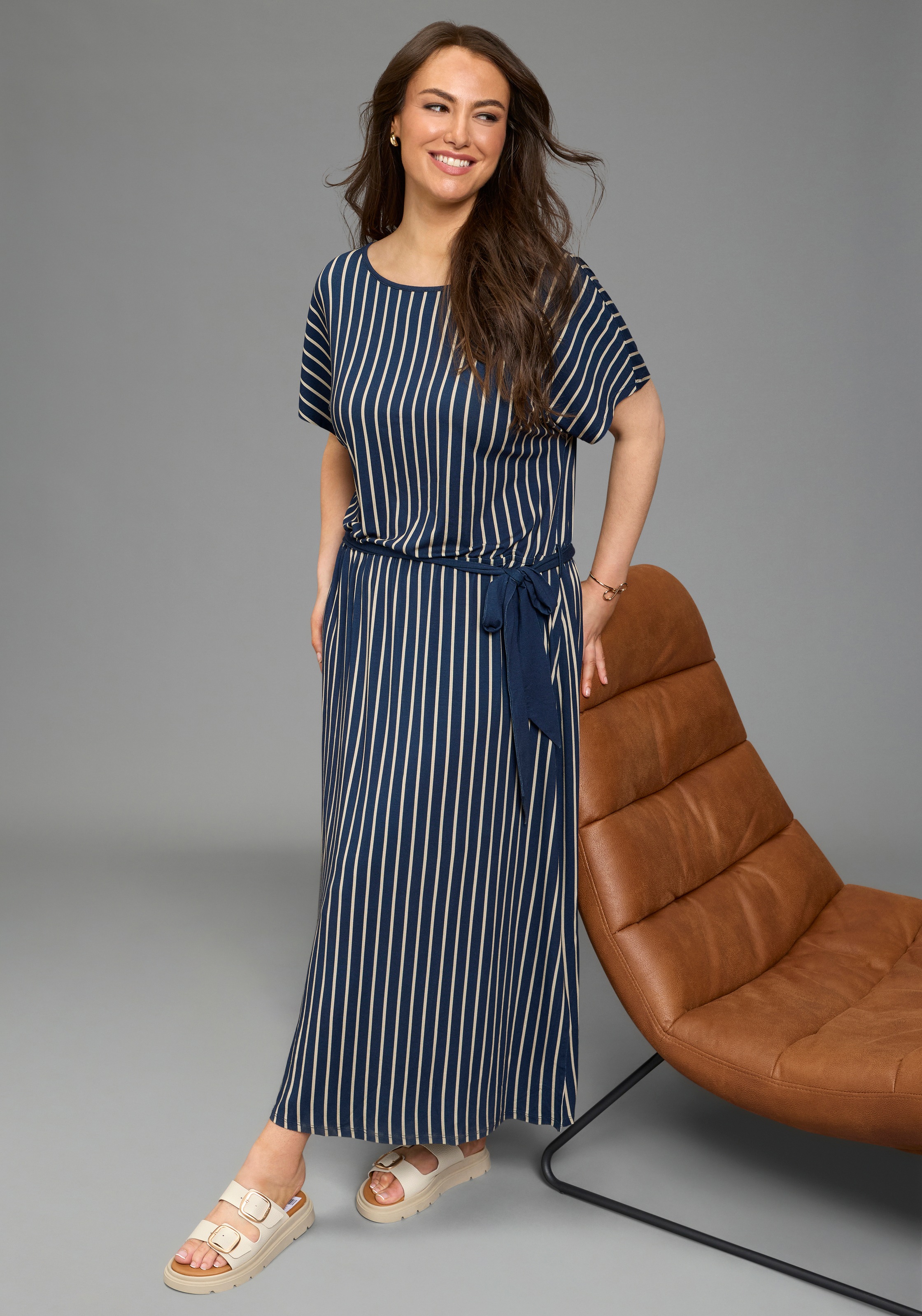 Laura Scott CURVE Maxi robe in modernem Streifen-Design