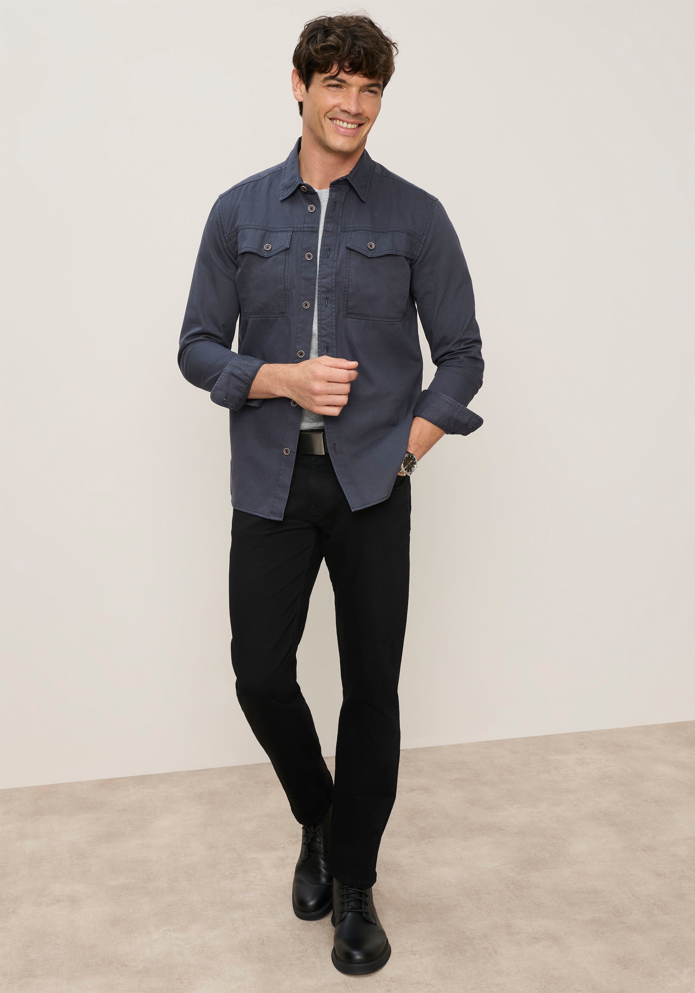 Man's World Langarmhemd »Markante Details mit modernem Charakter« Robuste Baumwollqualität, authentischer und vielseitiger Look.