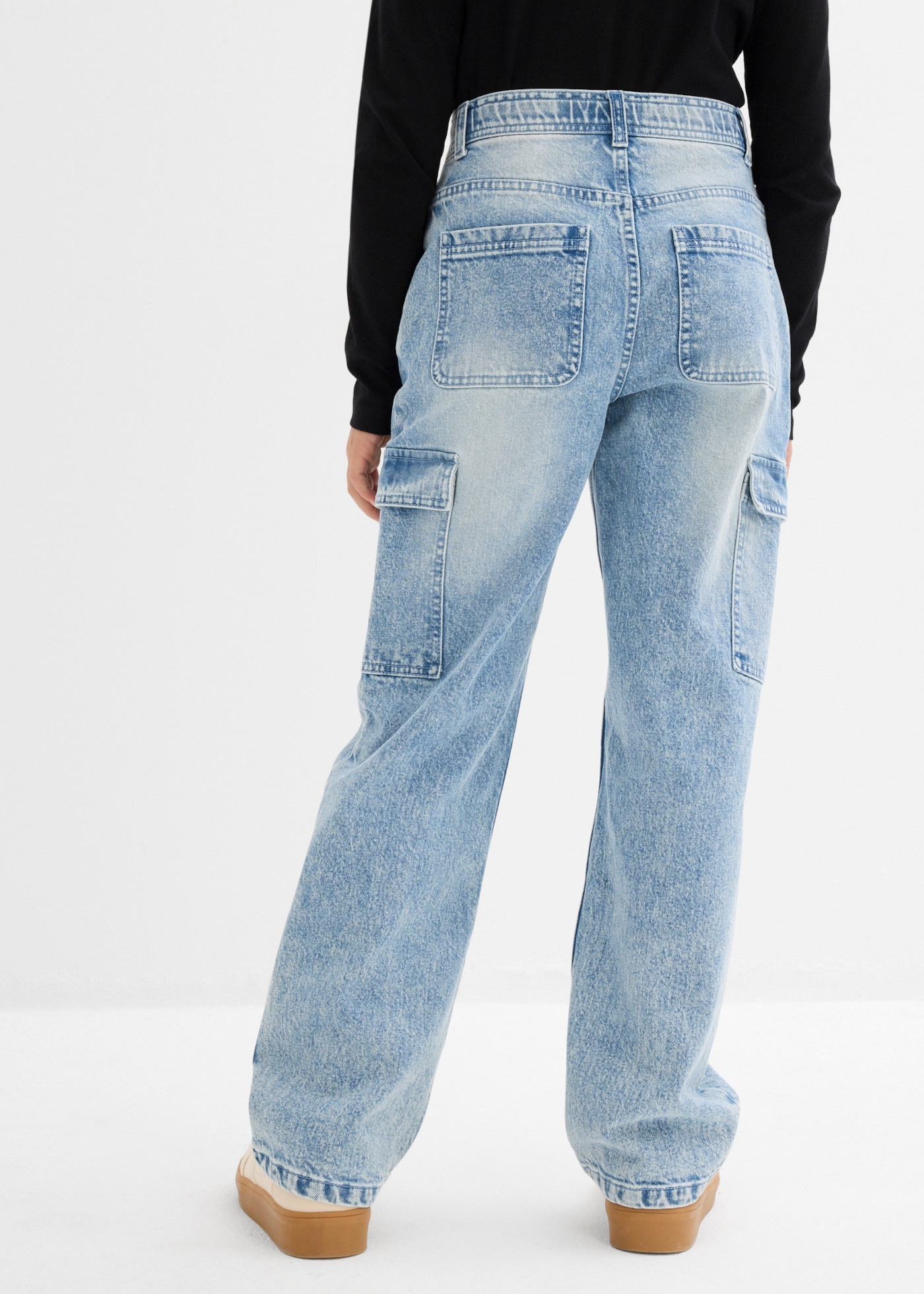 bonprix Jeans cargo avec poches cargo plaquées, coupe jambes larges, coupe ample