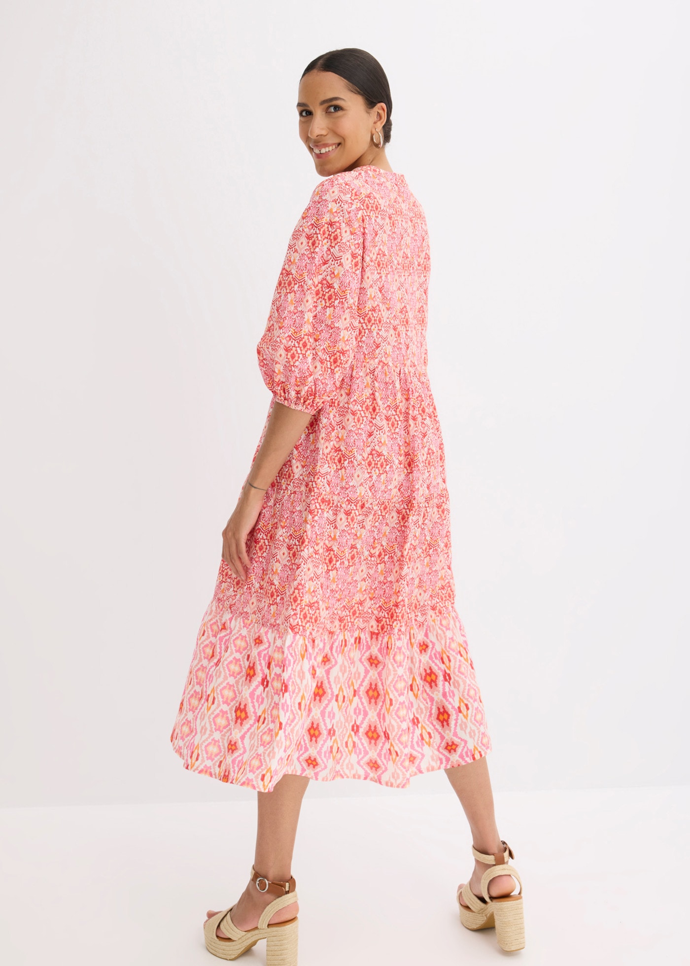 bonprix Robe midi en coton, coupe cintrée, manches 3/4, sans col