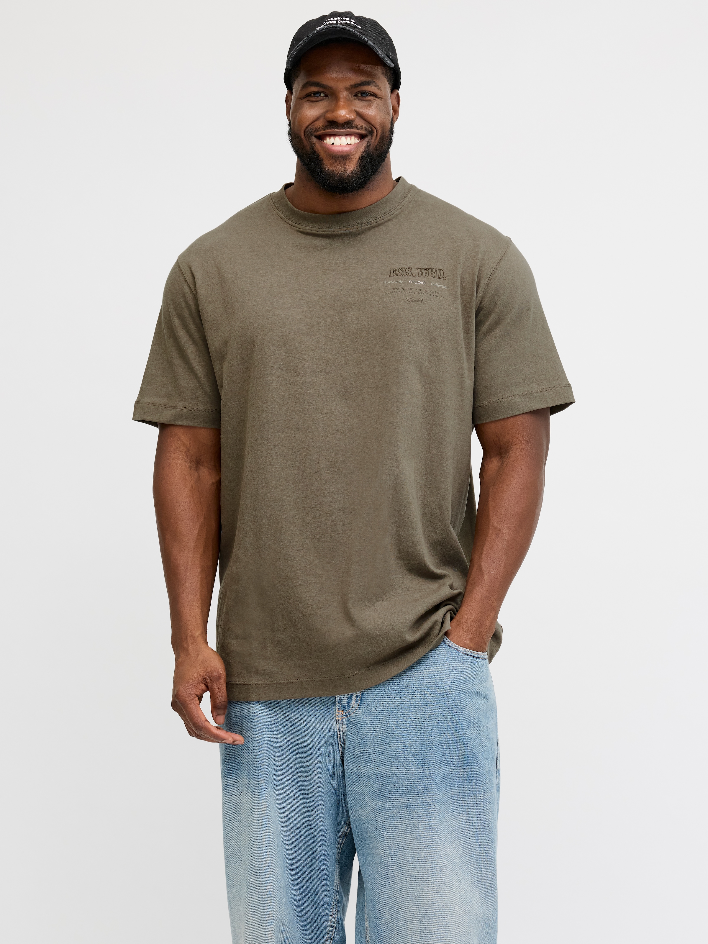 Jack & Jones PlusSize T-shirt »JJEURBAN EDGE STUDIO TEE SS SN PLS« mit Logobranding