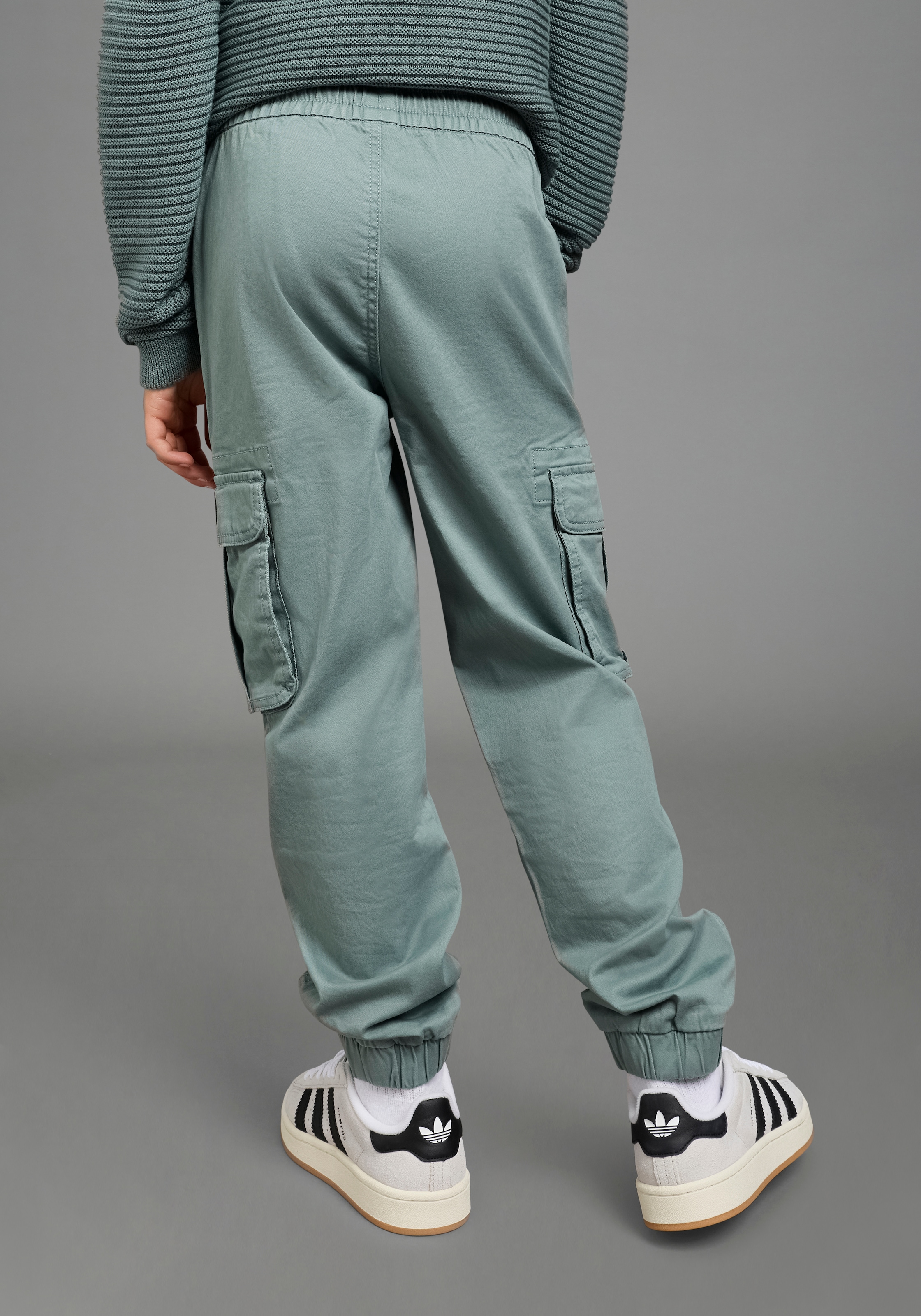 Bruno Banani Pantalon cargo »Cargohose mit BRUNO BANANI Badge«  Pantalon cargo en sergé, coupe droite, style basique, tissu élastique