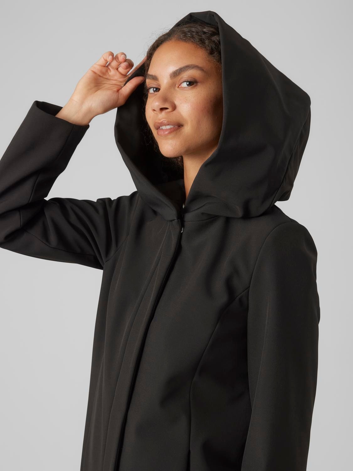 Vero Moda Outdoorjacke »VMSOFTSHELLDONA WRP JACKET BOOS«, mit Kapuze