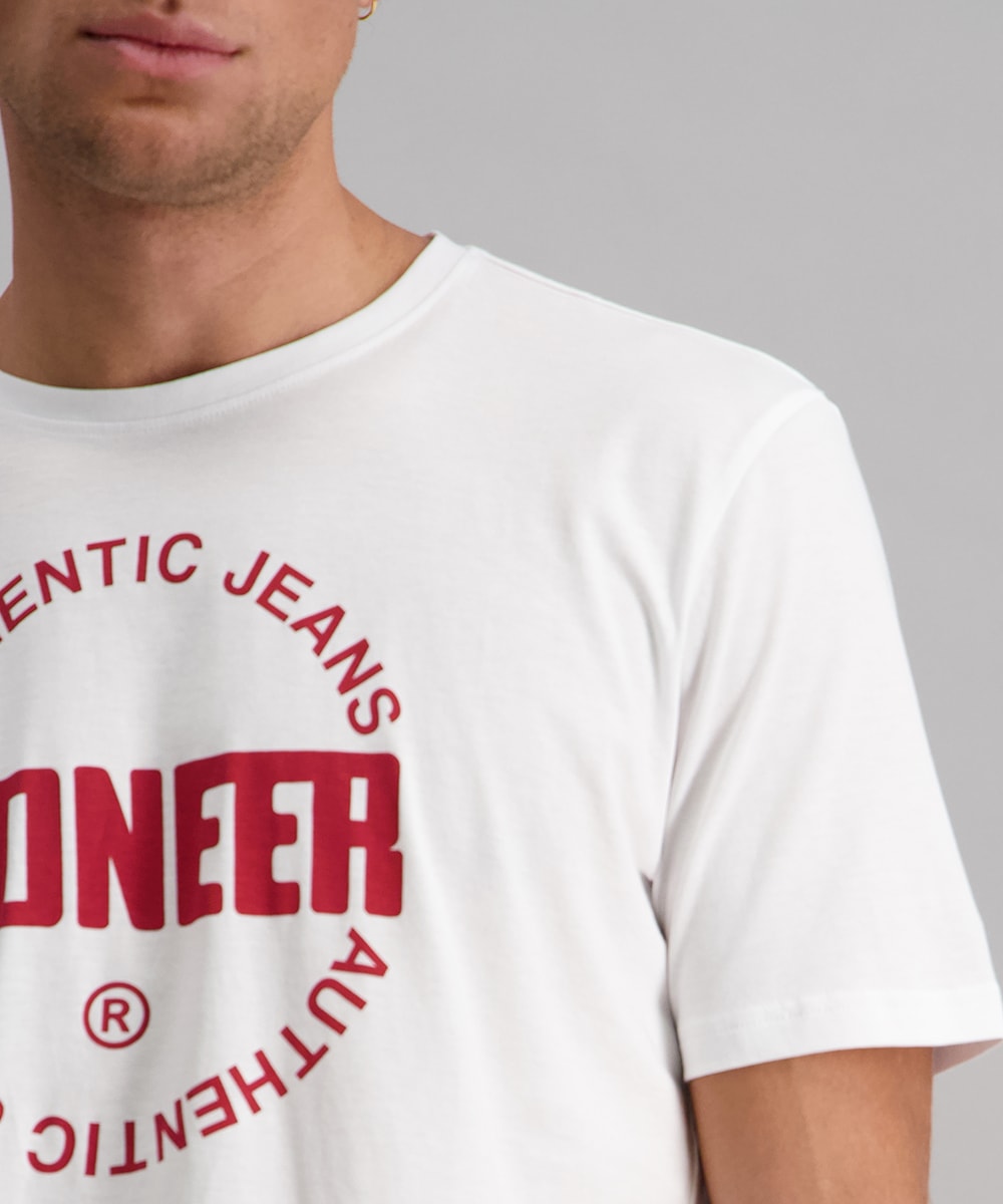 Image of Pioneer Authentic Jeans T-Shirt mit Frontprint, Rundhals
