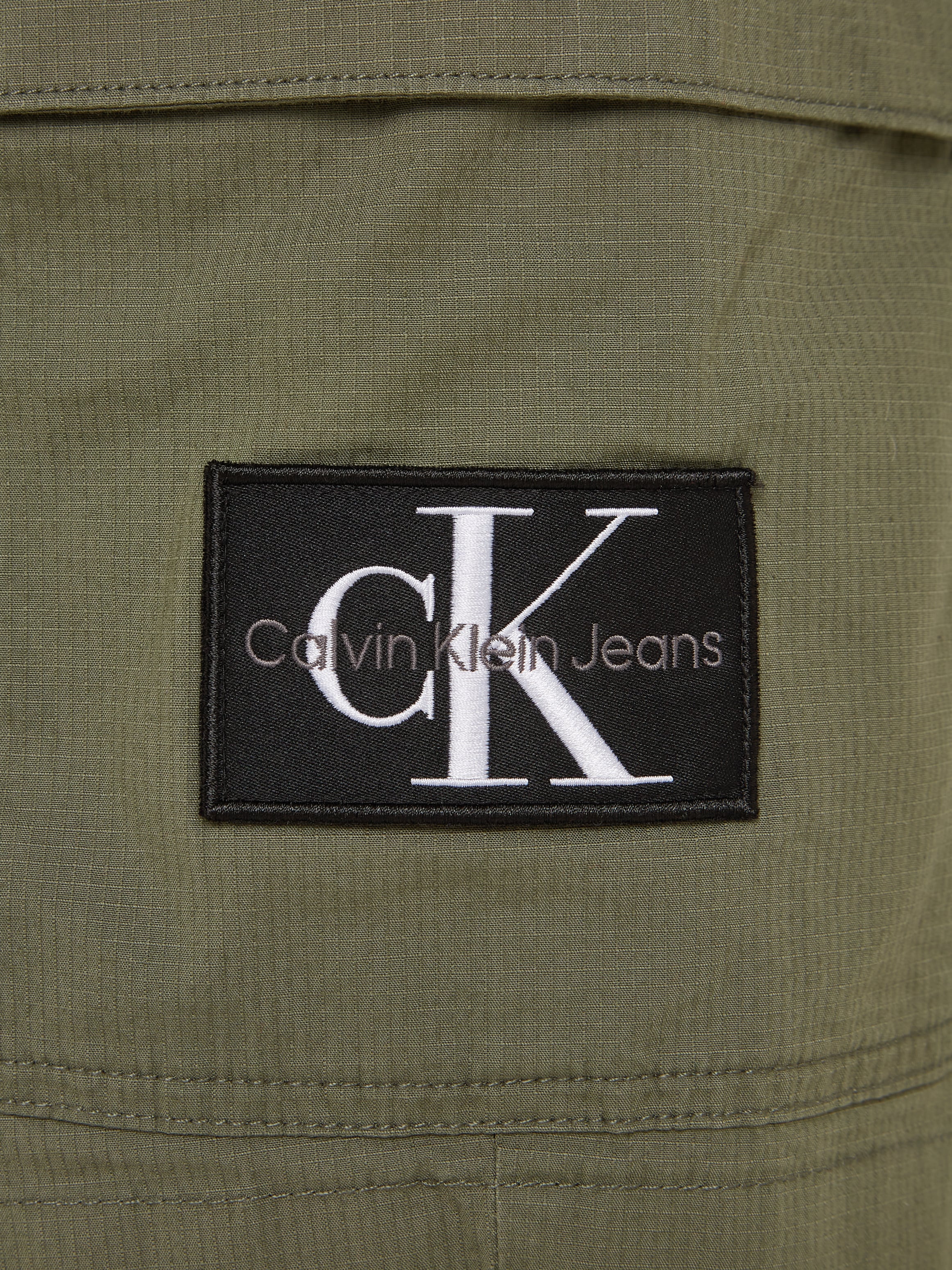 Calvin Klein Jeans Sweatshorts »WASHED CARGO SHORT«, mit Logopatch
