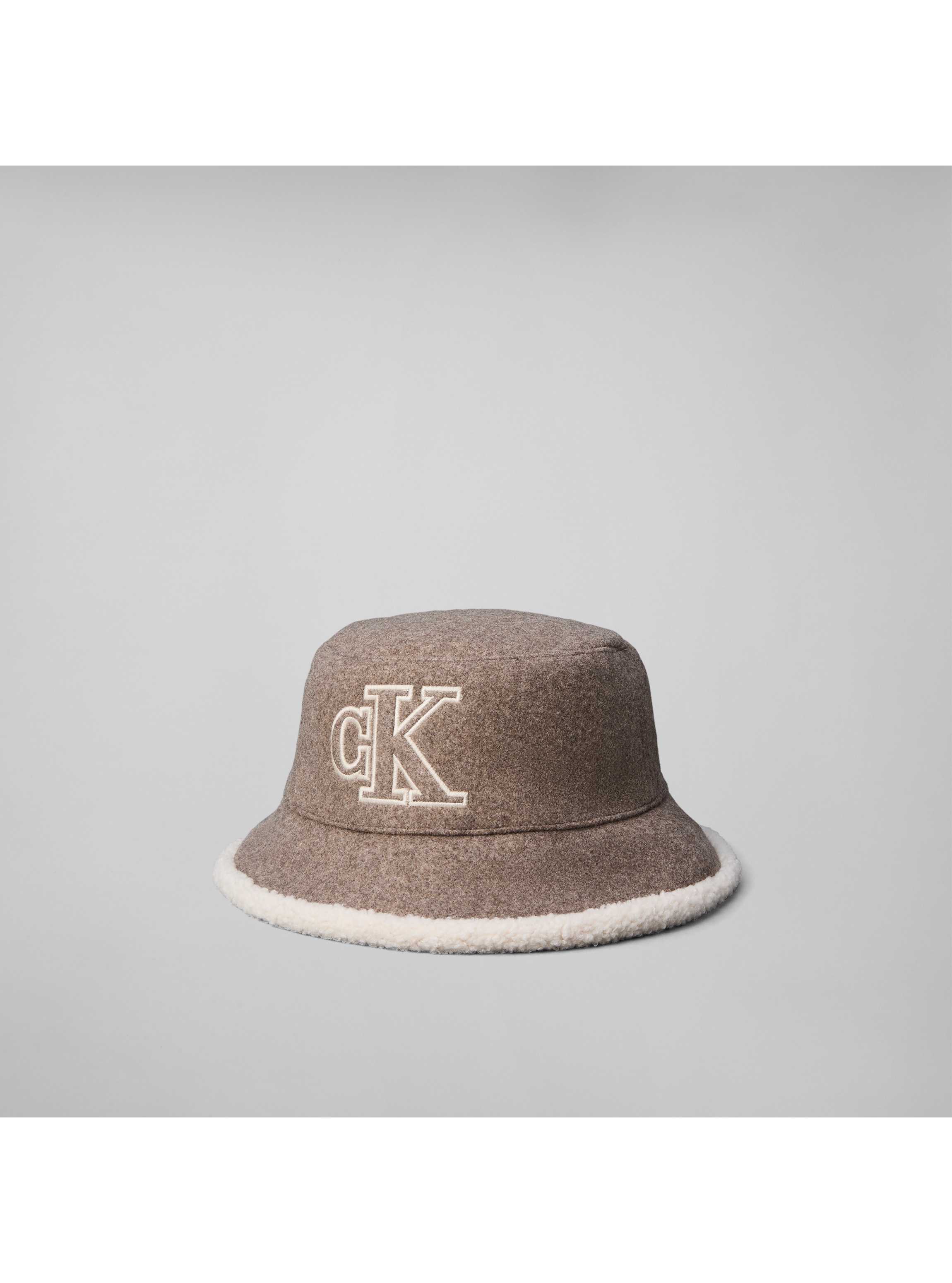 Image of Calvin Klein Jeans Fischerhut "SHERPA FELT REVERSIBLE BUCKET" Regular fit mit aufgesticktem Markenlabel